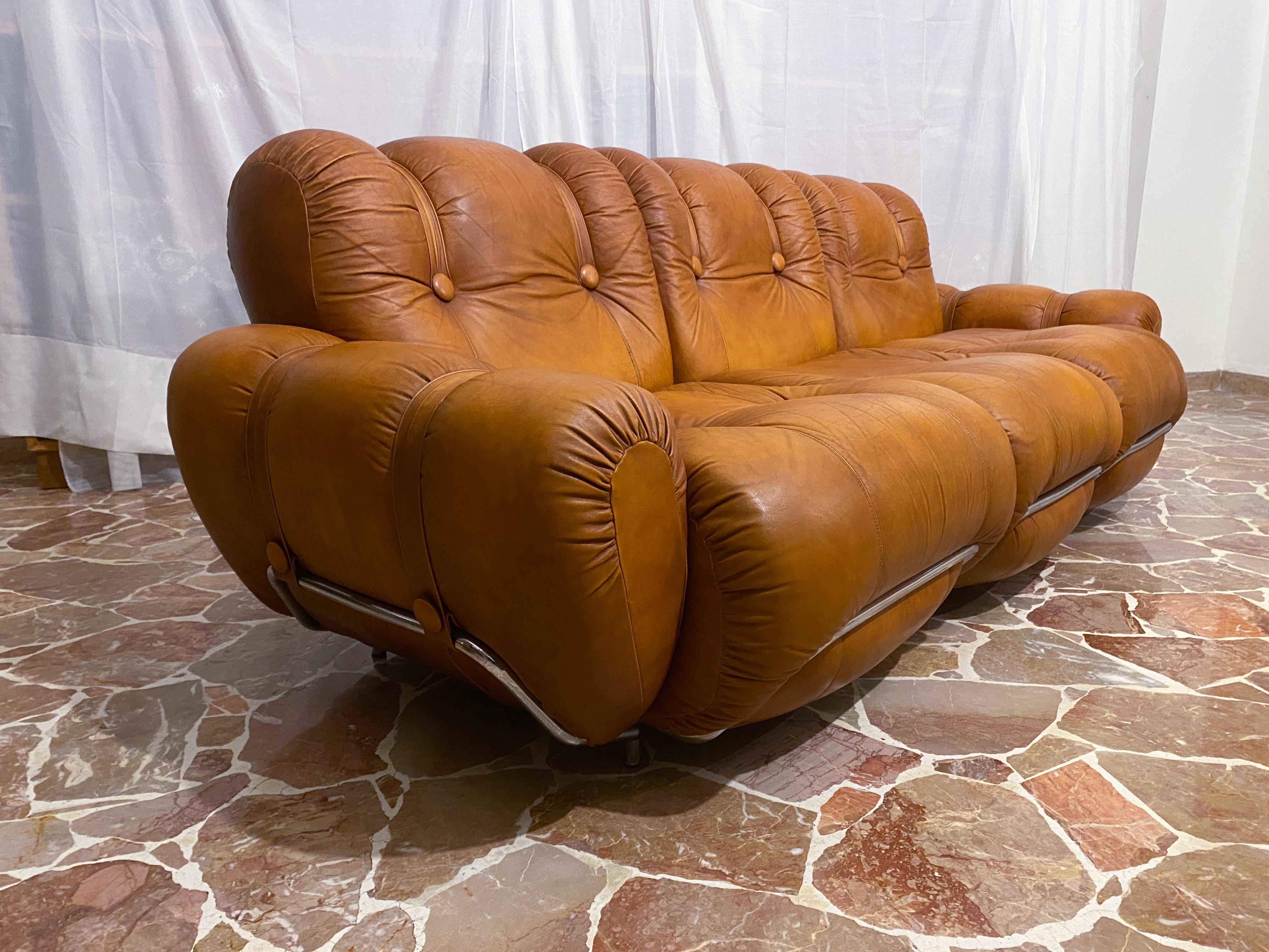 Italian Midcentury Three-Seater Natural Leather Space Age Sofa, 1970s For Sale 3