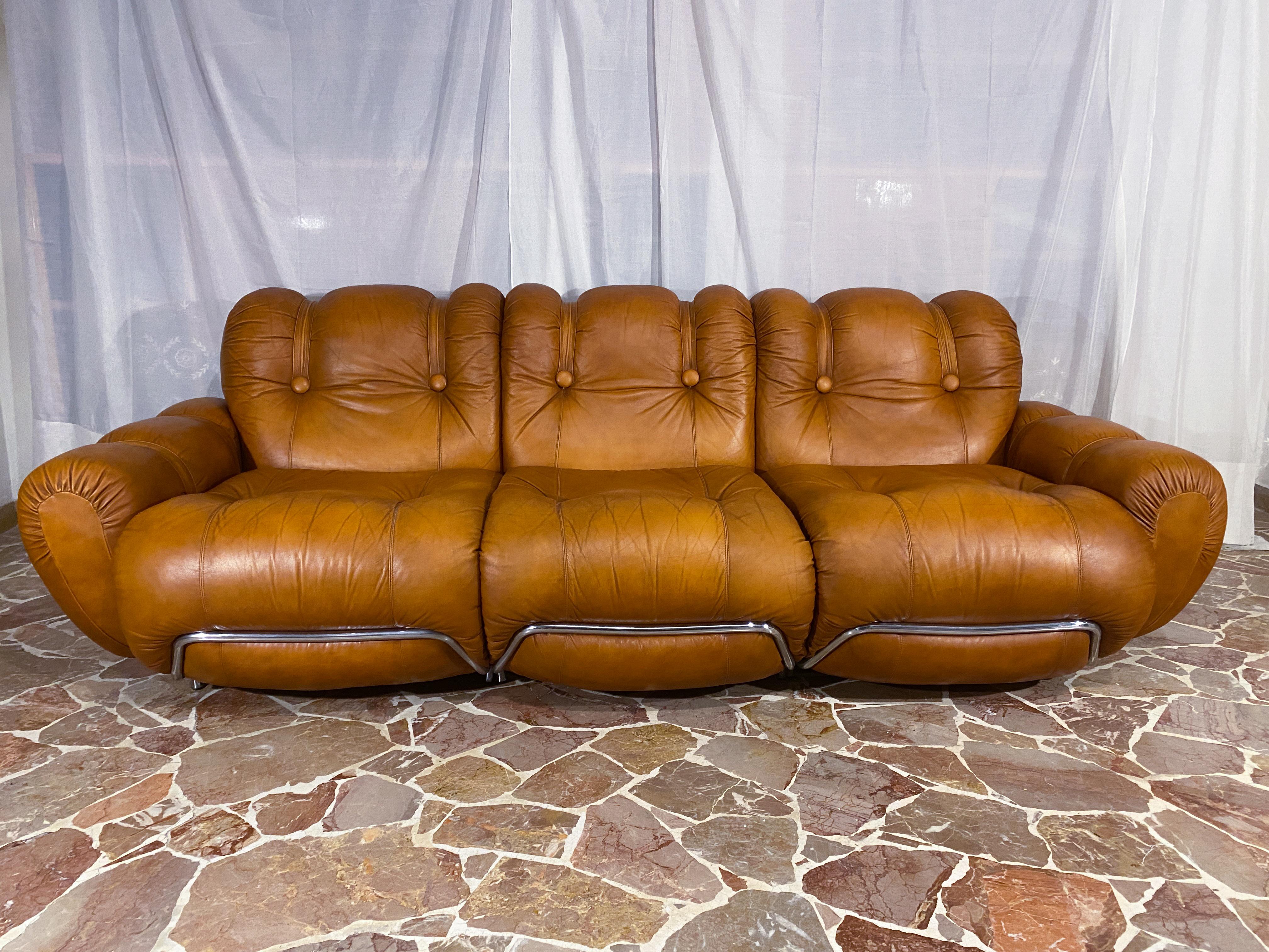 Late 20th Century Italian Midcentury Three-Seater Natural Leather Space Age Sofa, 1970s For Sale