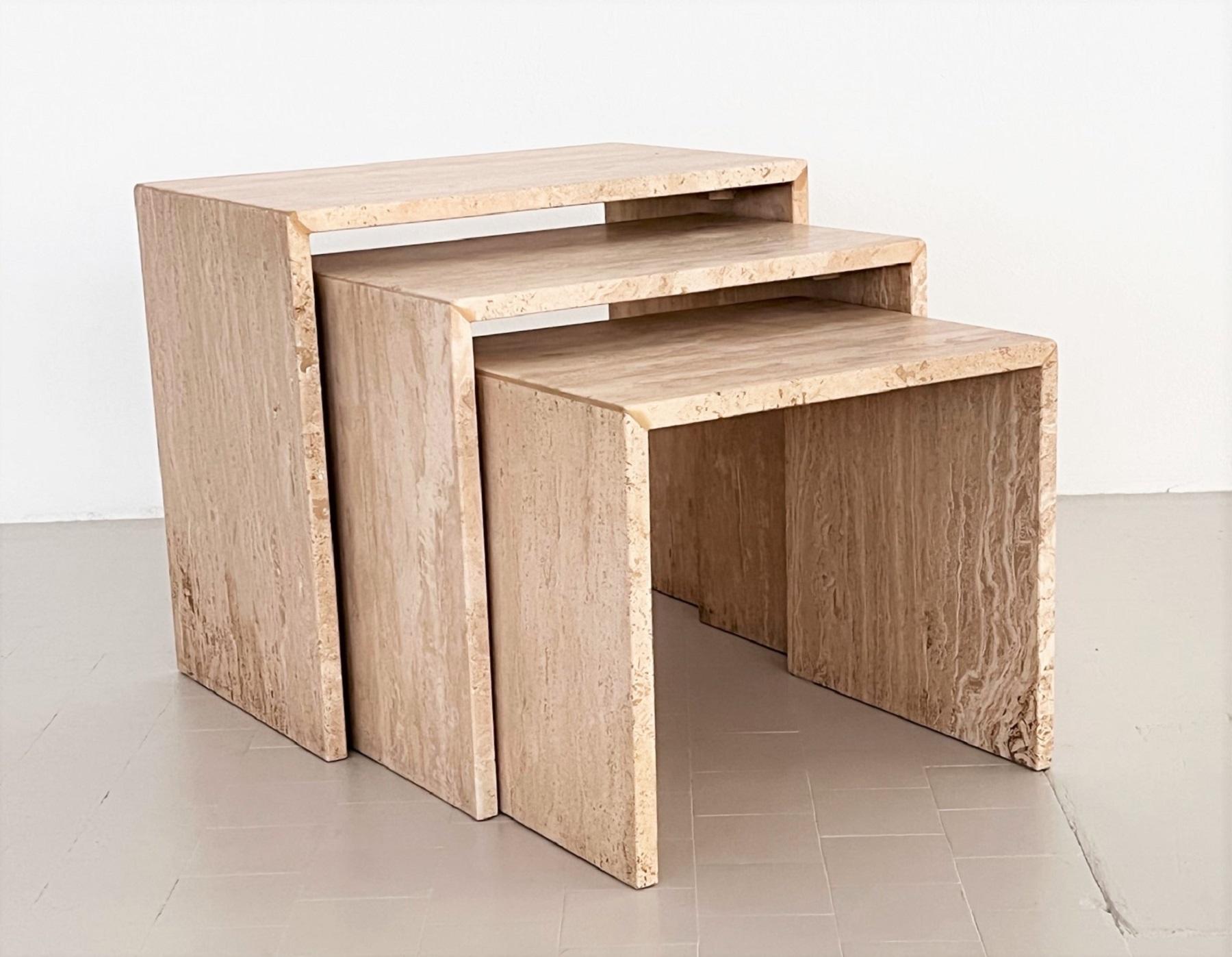 Nesting Coffee Tables in Travertine Stone from the 1970s, Set of Three In Good Condition For Sale In Morazzone, Varese