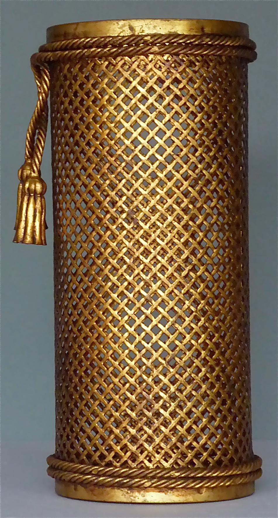 Italienisch Mitte des Jahrhunderts Schirmständer Korb vergoldet gewebt Metall Hans Kögl Stil:: 1950er Jahre (Vergoldet) im Angebot