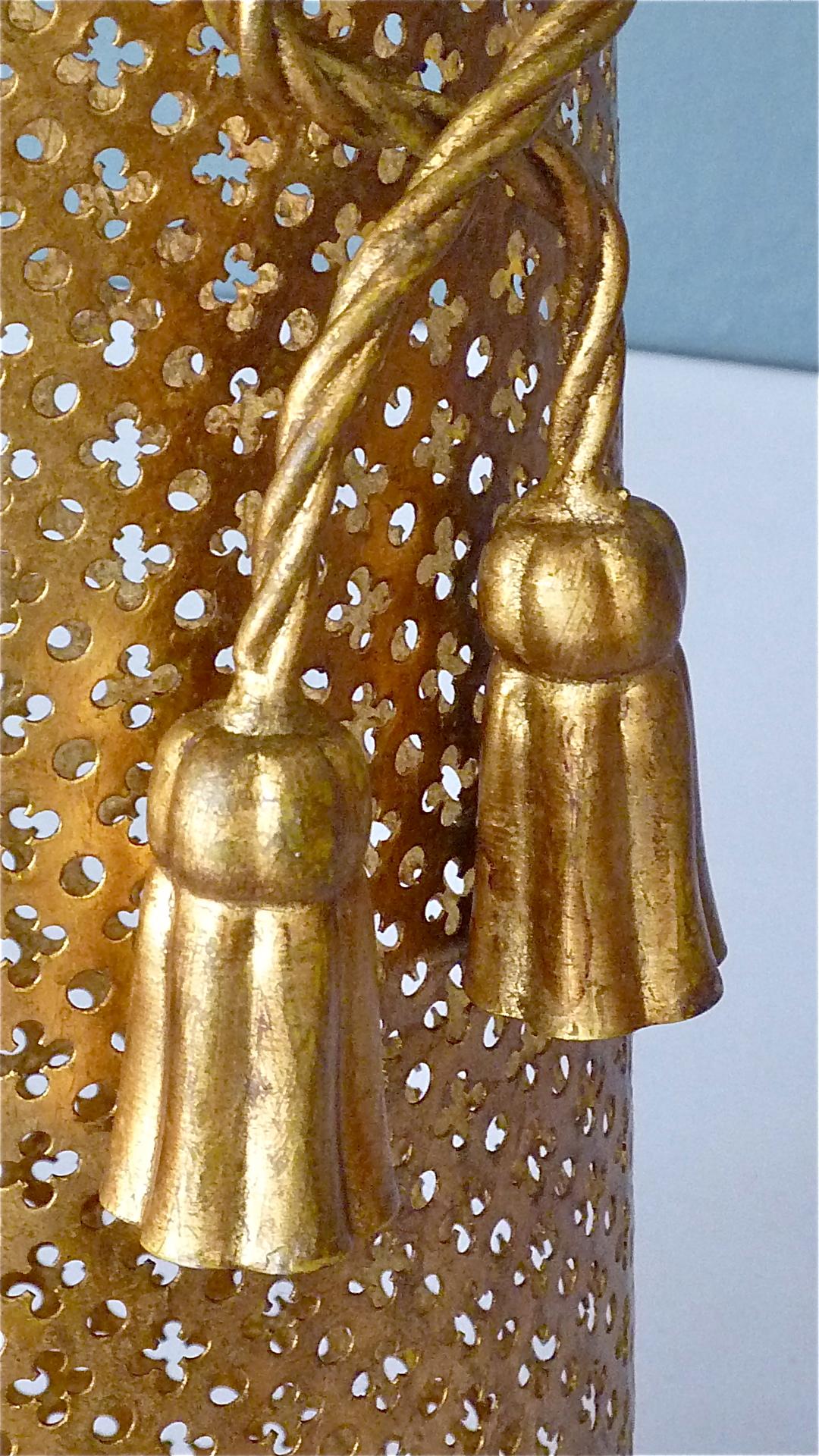 Italienischer Midcentury Umbrella Stand Vergoldetes perforiertes Metall, Hans Kögl Stil, 1950er Jahre im Angebot 7