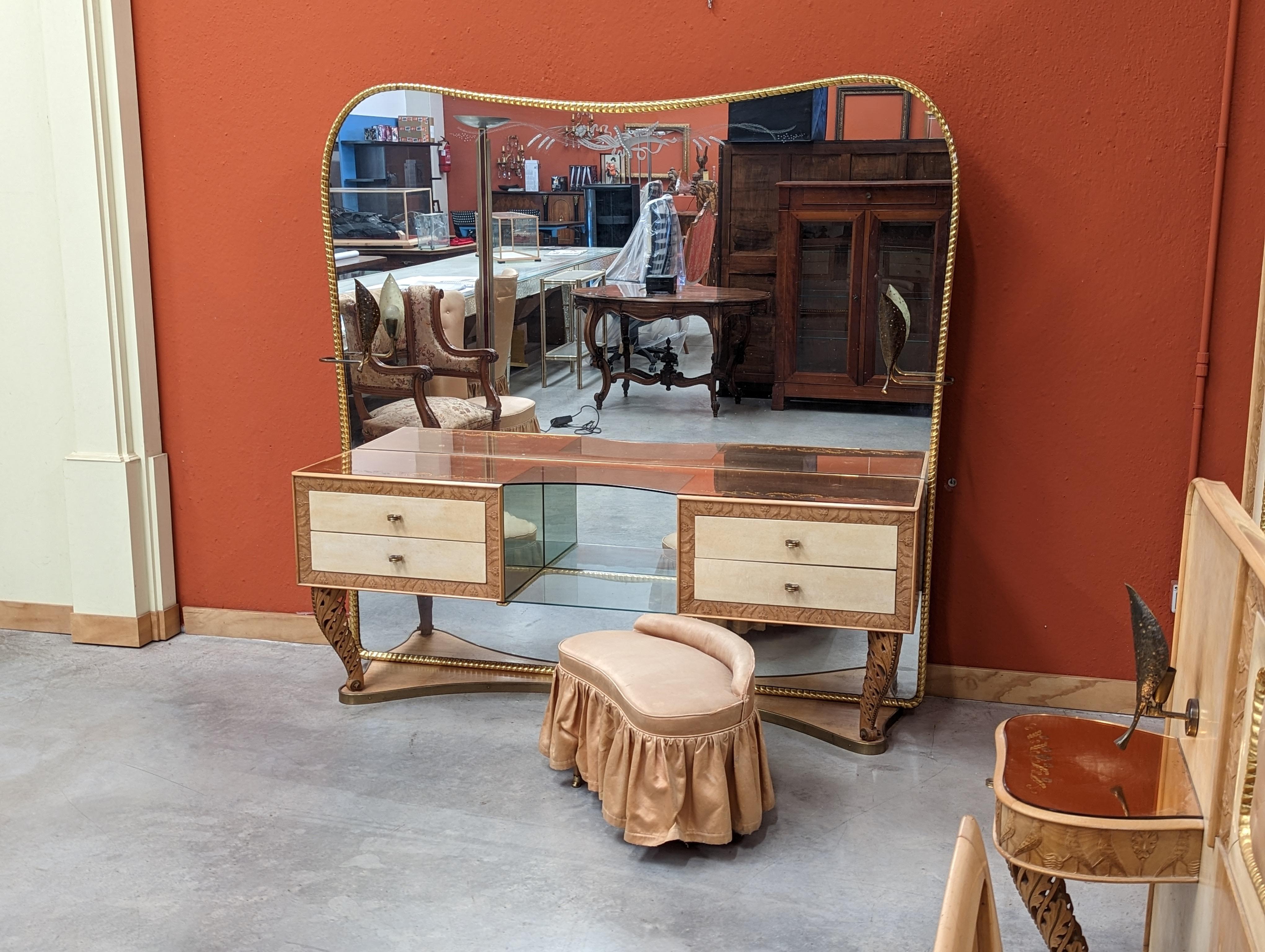 This is a splendid vanity table or petineuse designed by Pierluigi Colli and crafted in Turin in the first half of the 1900s. The attention to detail is remarkable, with a plethora of exquisite features that elevate it to a true design masterpiece.
