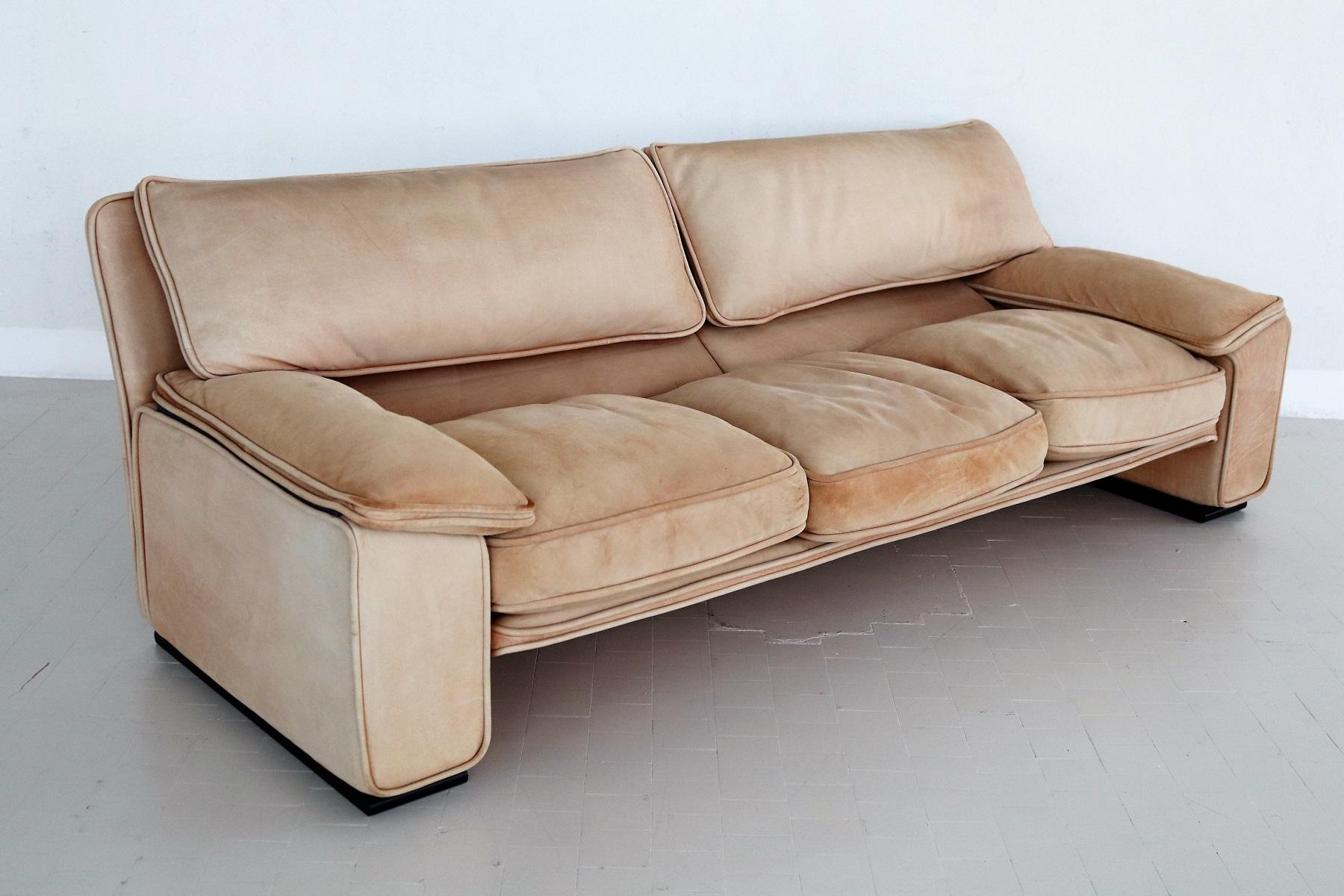 Handsome Italian vintage 3 seater Nappa leather sofa, incredibly comfortable and stylish! 
Made in Italy in the 1970s by Brunati.
Nappa leather is made from full-grain, un-split animal hide and not modified in any way. Just the hair is removed from