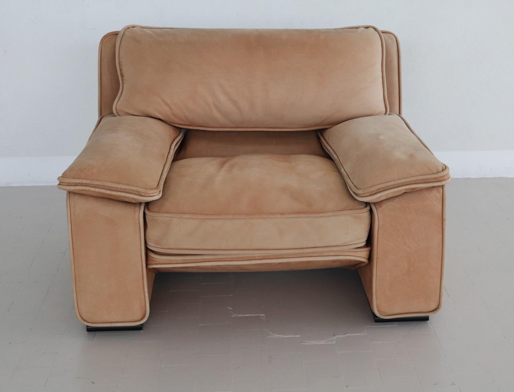 Handsome Italian vintage 1 seater Nappa leather sofa, incredibly comfortable and stylish! 
Made in Italy in the 1970s by Brunati.
Nappa leather is made from full-grain, un-split animal hide and not modified in any way. Just the hair is removed from