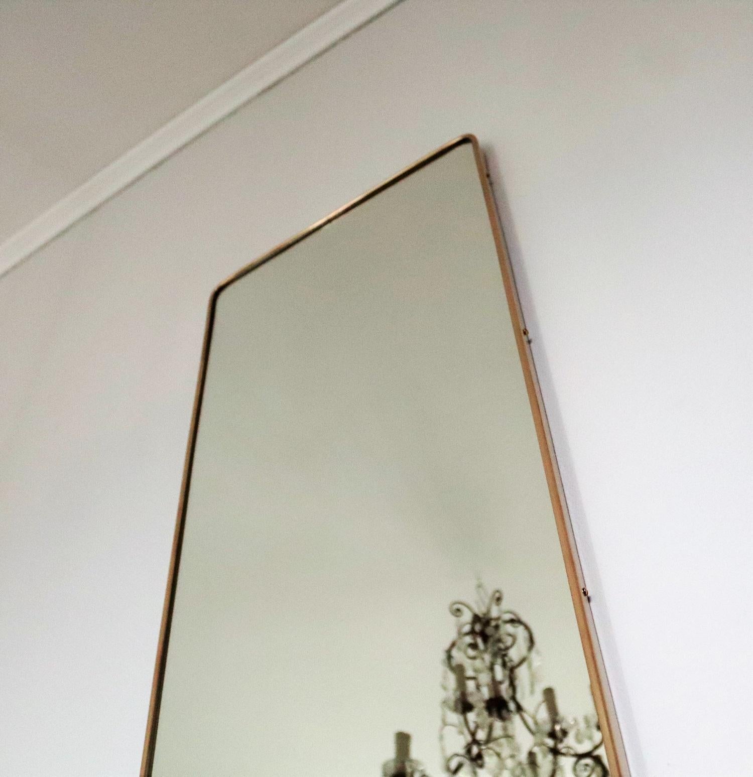 Italian Midcentury Vintage Wall Mirror with Original Brass Frame from the 1950s In Good Condition In Morazzone, Varese