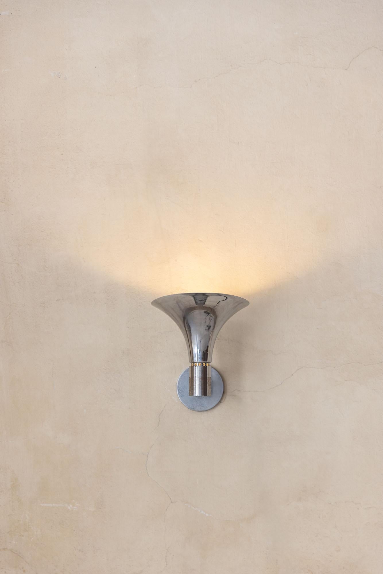 Lámpara de pared modelo AM3L
Diseñado por Franco Albini, Franca Helg y Antonio Piva.
Perfecto estado vintage, estructura metálica original 
Producción Sirrah 1968-71 ca.

pantalla metálica: 28 x 31 cm 
Bibl: Sirrah, lampade ed elementi per l'arredo,