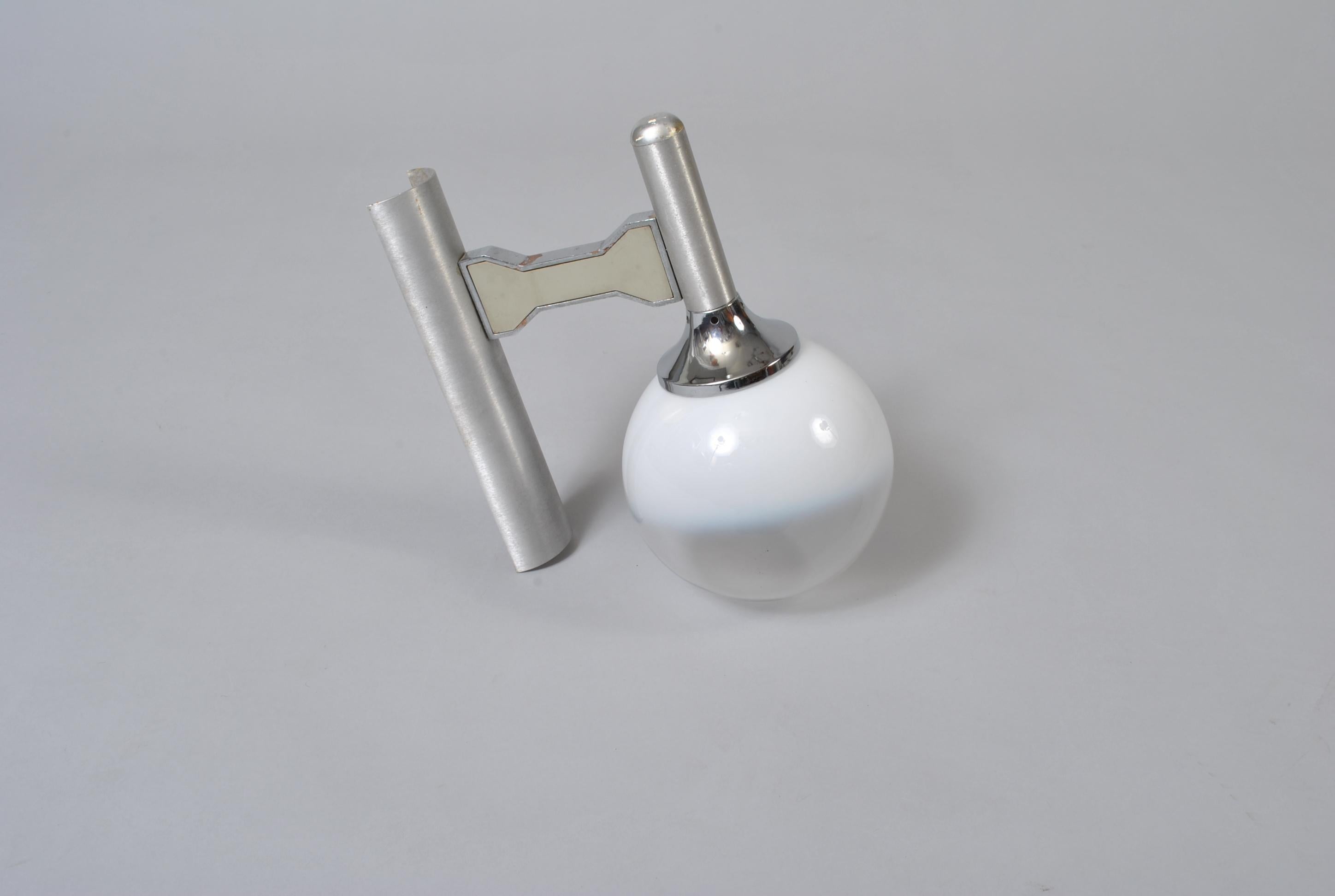 20th Century Italian Midcentury wall light by Sciolari For Sale