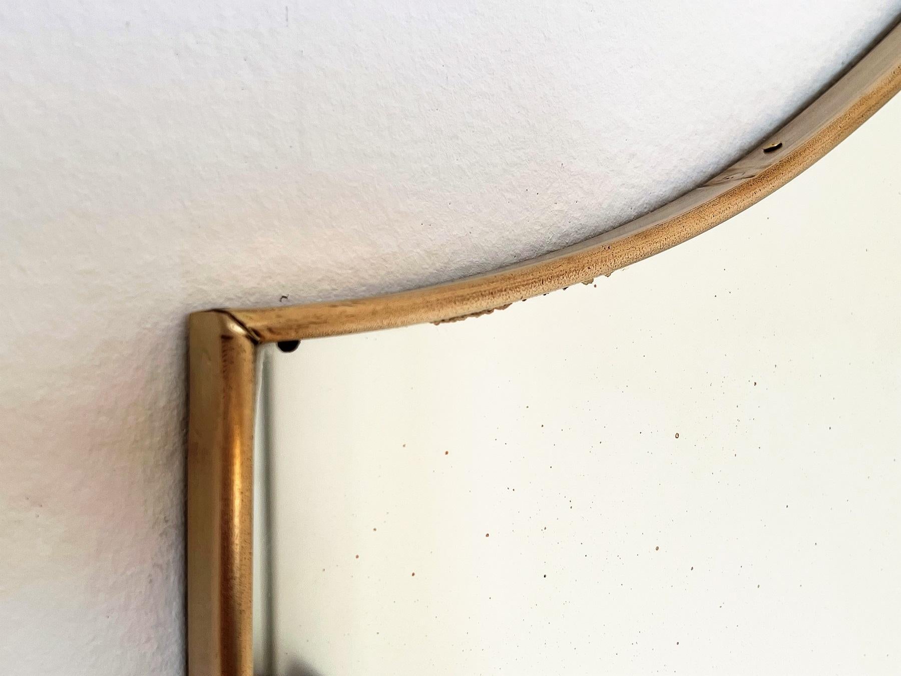 Italian Midcentury Wall Mirror with Brass Frame, 1970s For Sale 8