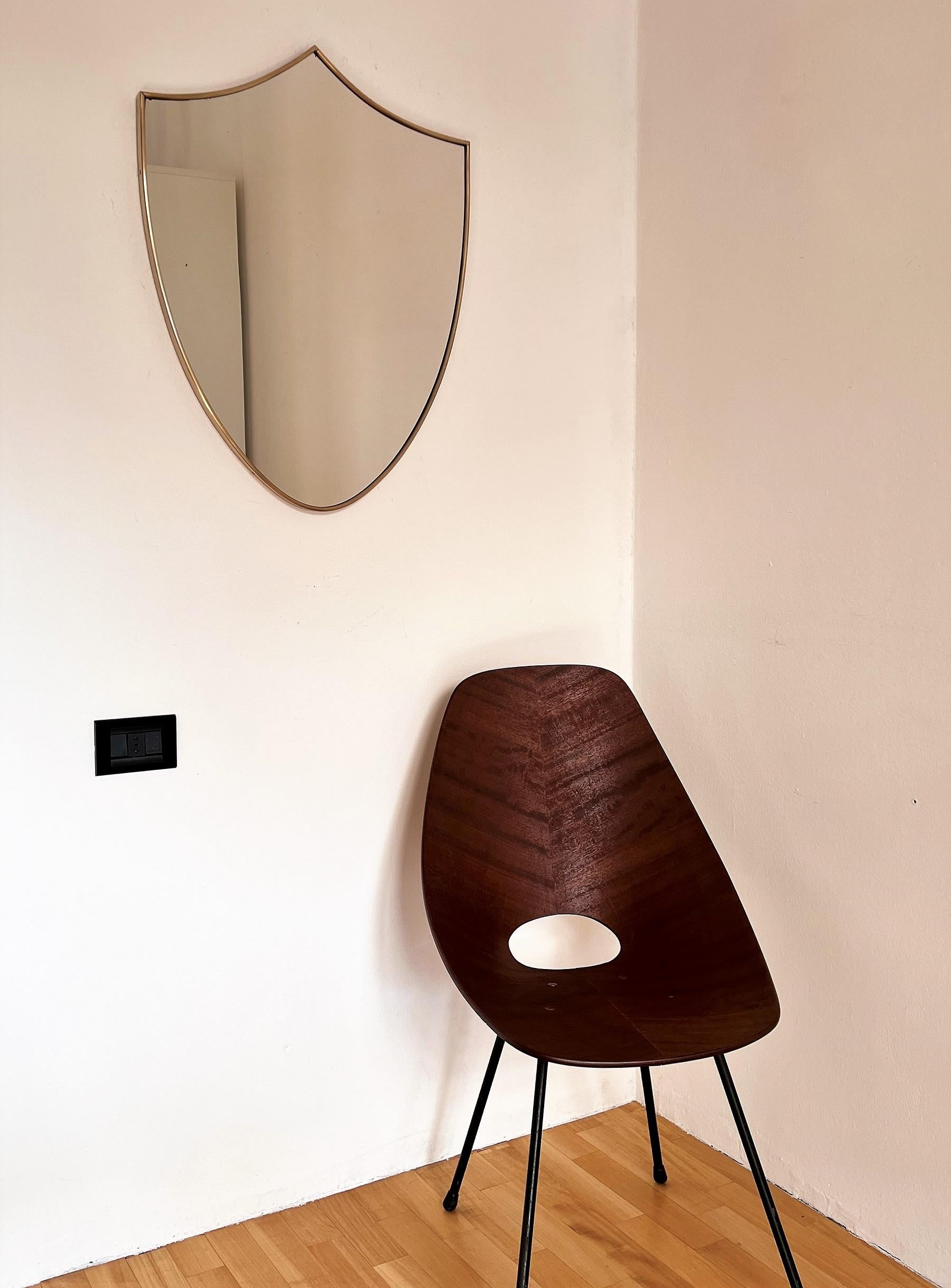 Italian Midcentury Wall Mirror with Brass Frame, 1970s In Good Condition For Sale In Morazzone, Varese