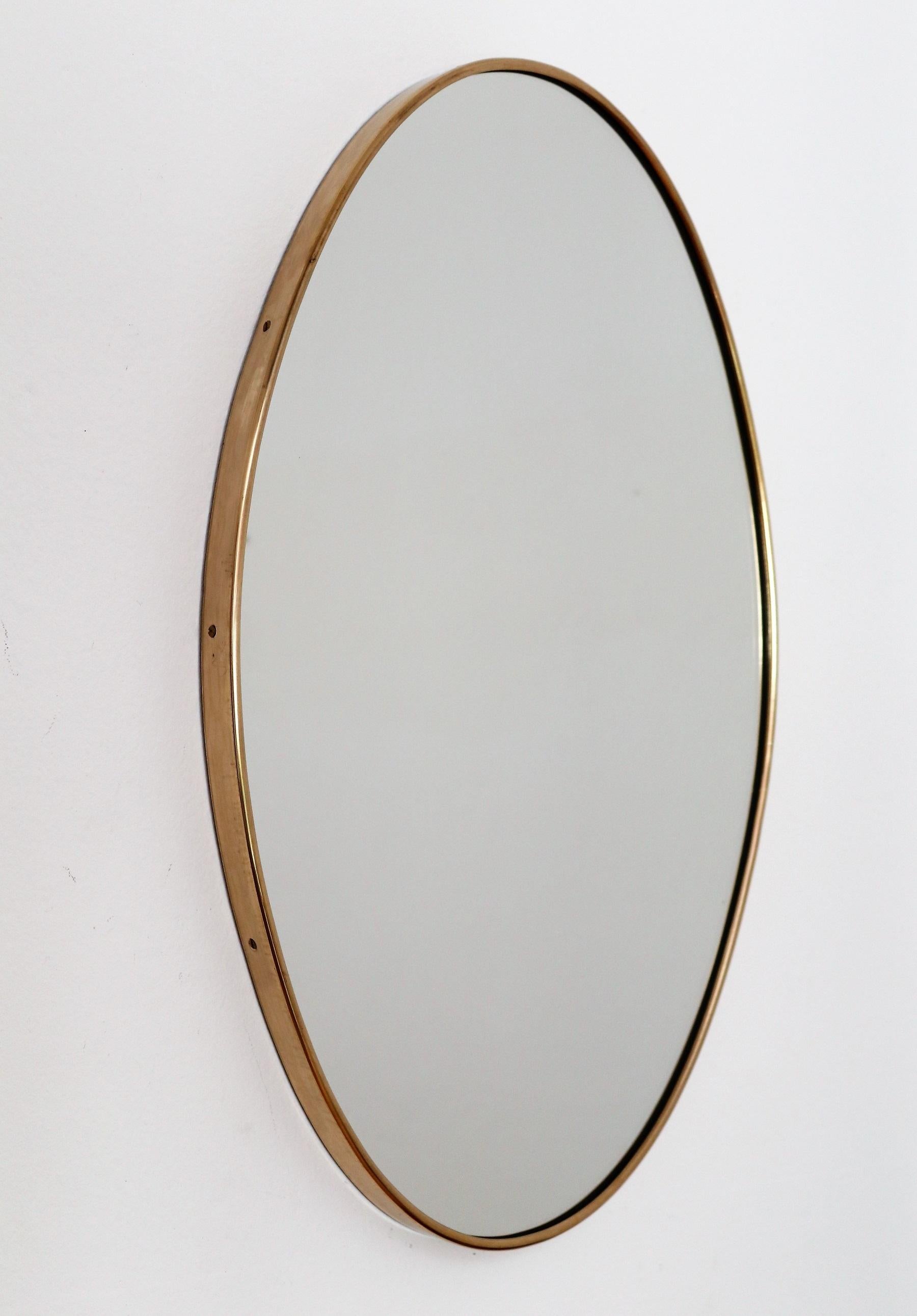 Beautiful and original oval wall mirror with brass frame from Italian production of the 1960s.
The crystal glass is in original very good condition, no defects, only a few light spots.
The mirror is equipped with strong wooden back plate and hook