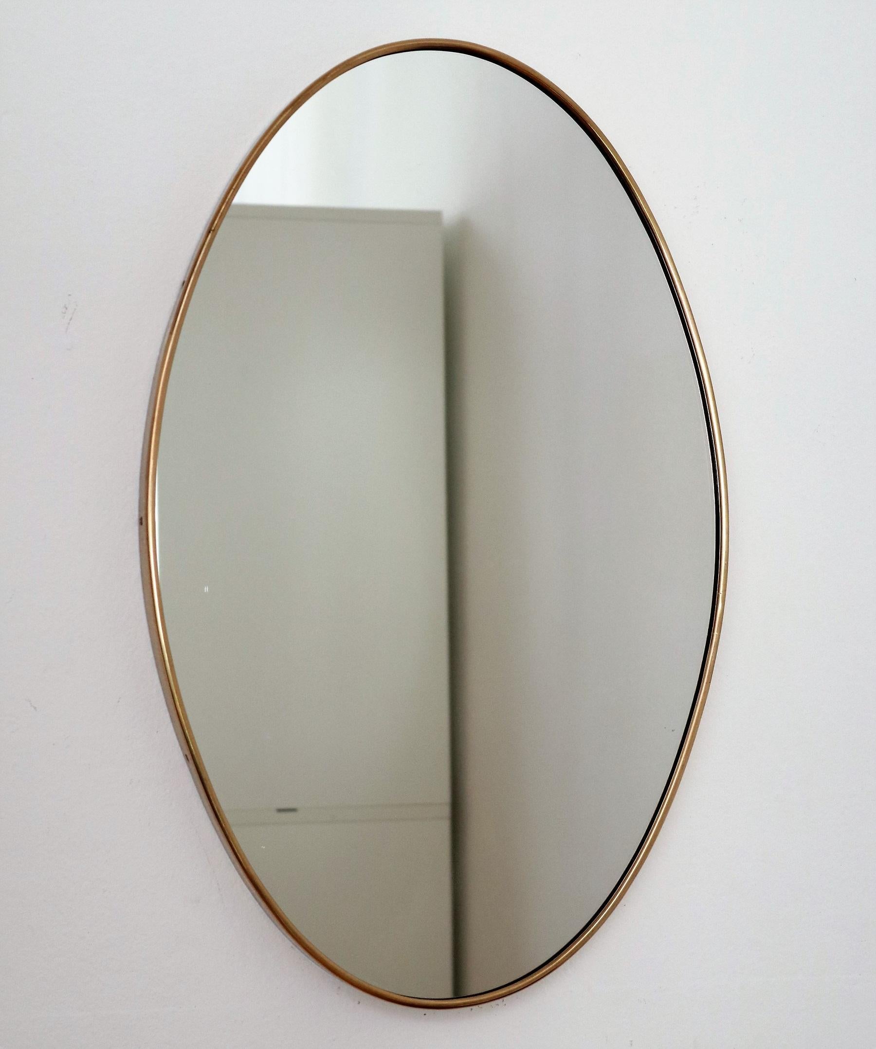 Italian Midcentury Wall Mirror with Original Brass Frame, 1950s In Good Condition In Morazzone, Varese