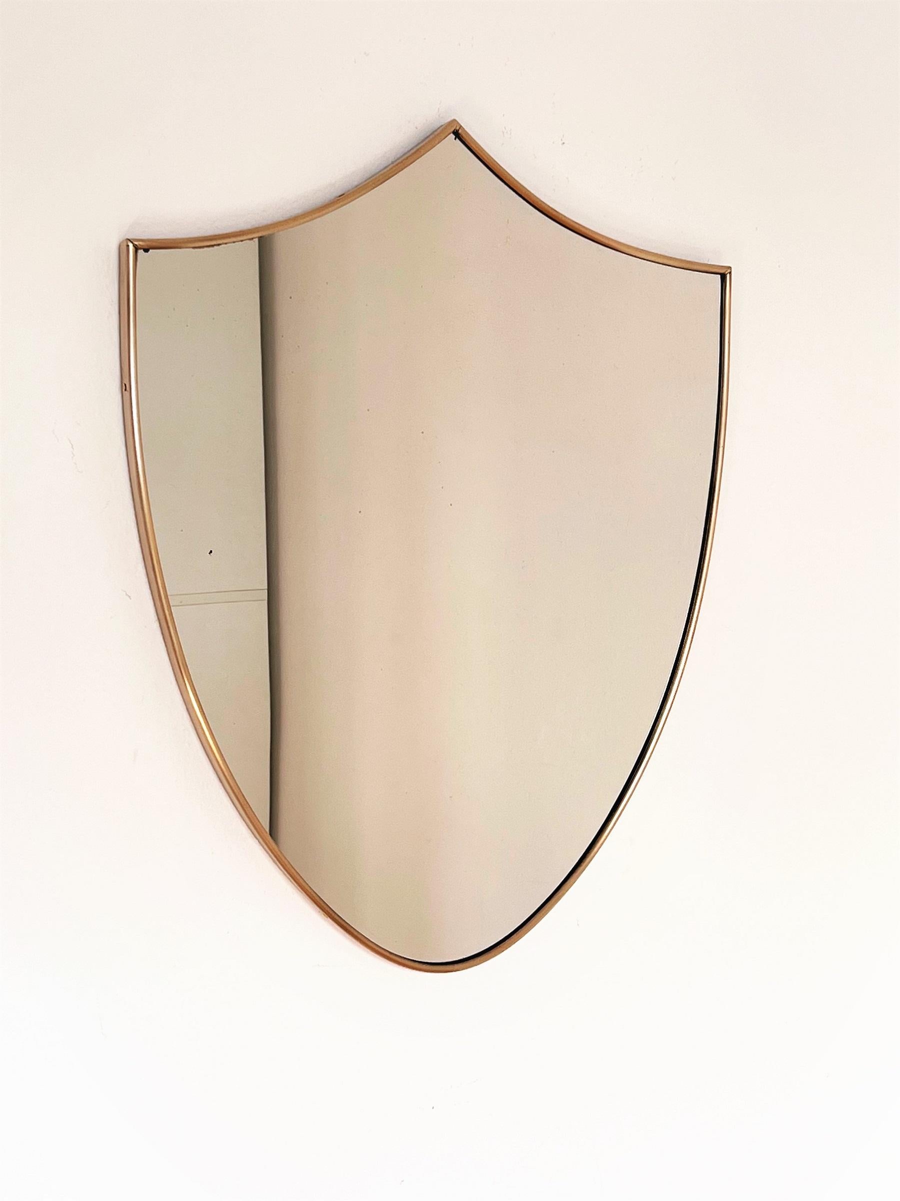 Italian Midcentury Wall Mirror with Brass Frame, 1970s For Sale 1
