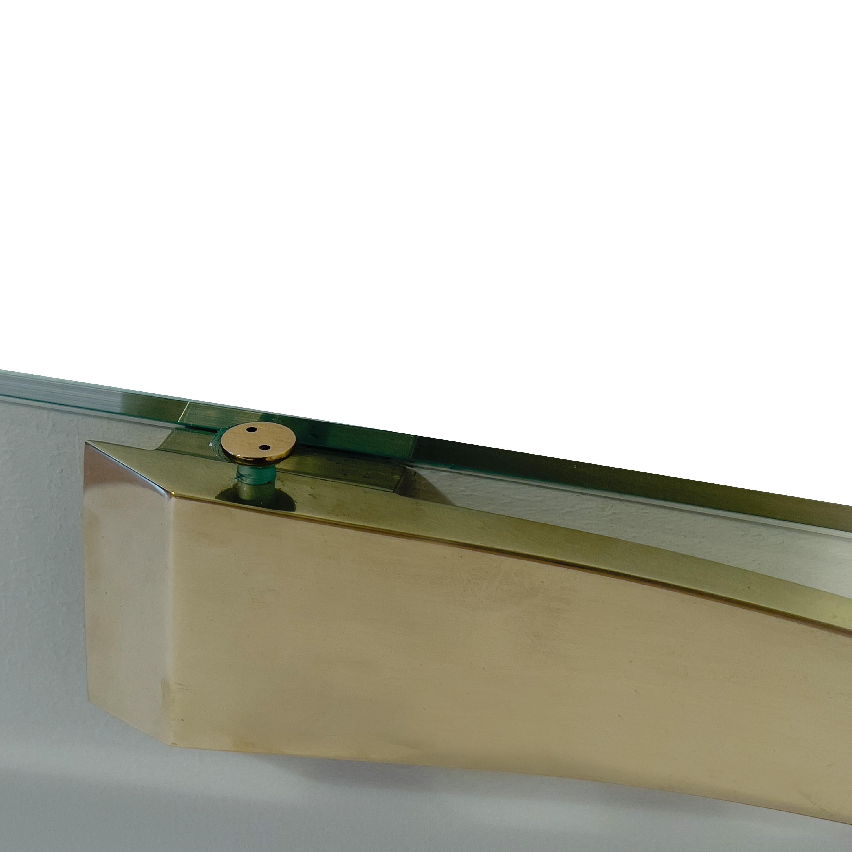 Italienischer Konsolentisch aus Glas und Messing mit Wandmontierung aus der Mitte des Jahrhunderts von Fontana Arte im Zustand „Gut“ im Angebot in Vienna, AT
