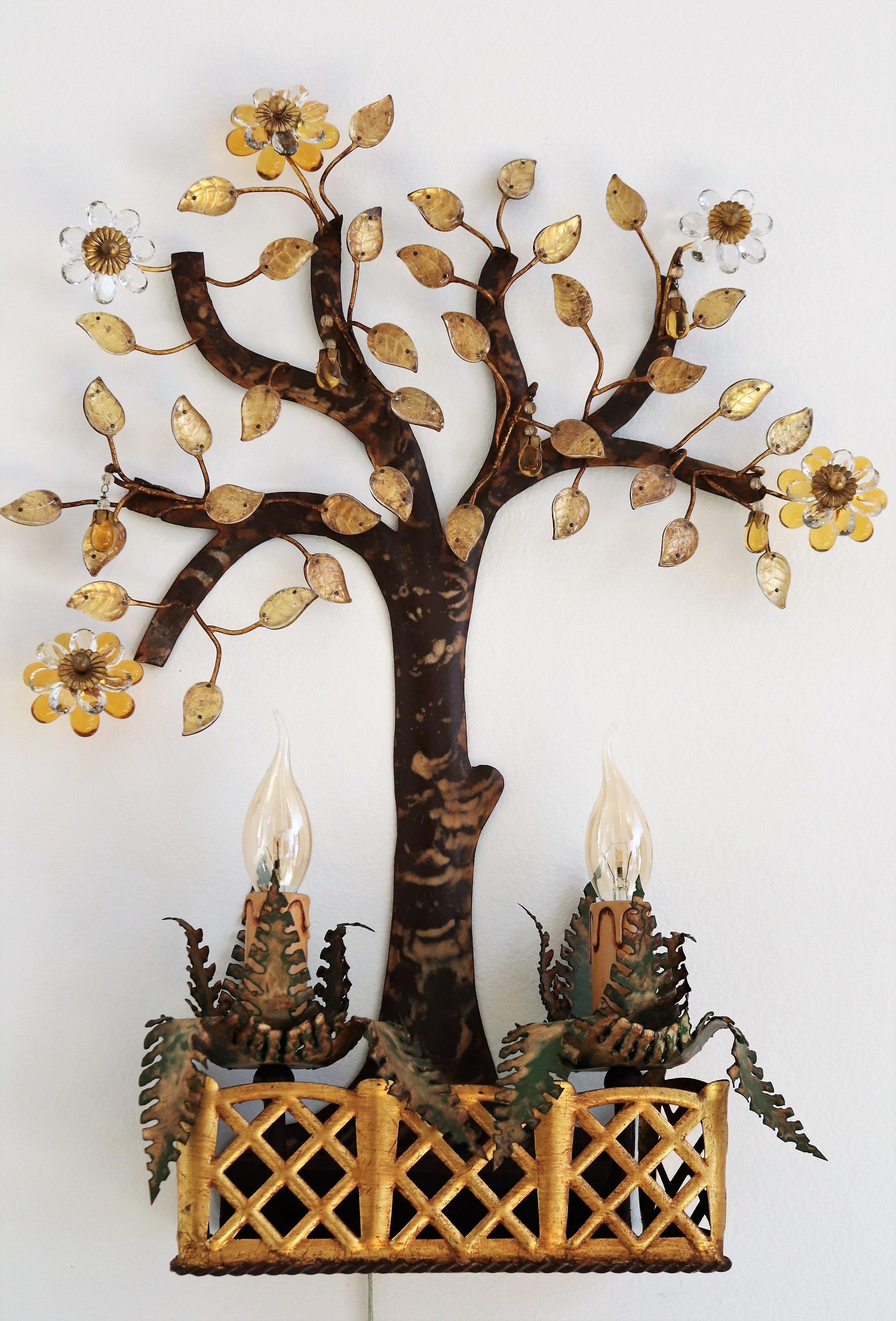 Gorgeous and quite rare playful hand-crafted wall light in the shape of a tree with crystal Leaves and Flowers from Murano.
Handmade by Banci, Florence, in the 1970s.
The wall light is made of painted hand-cut metal and decorated with crystals in