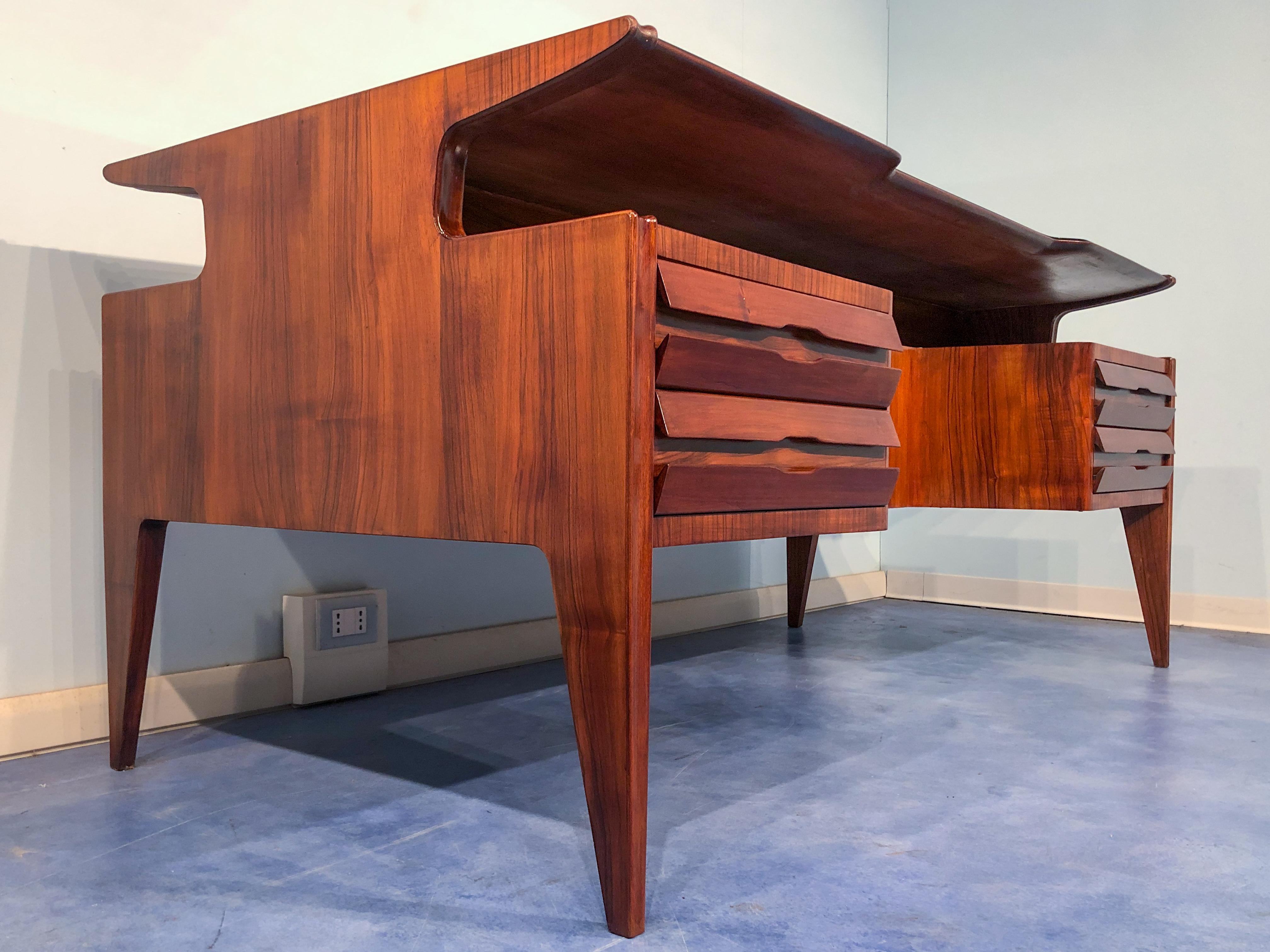 Italian Midcentury Walnut Executive Desk, Guglielmo Ulrich, 1950s 1