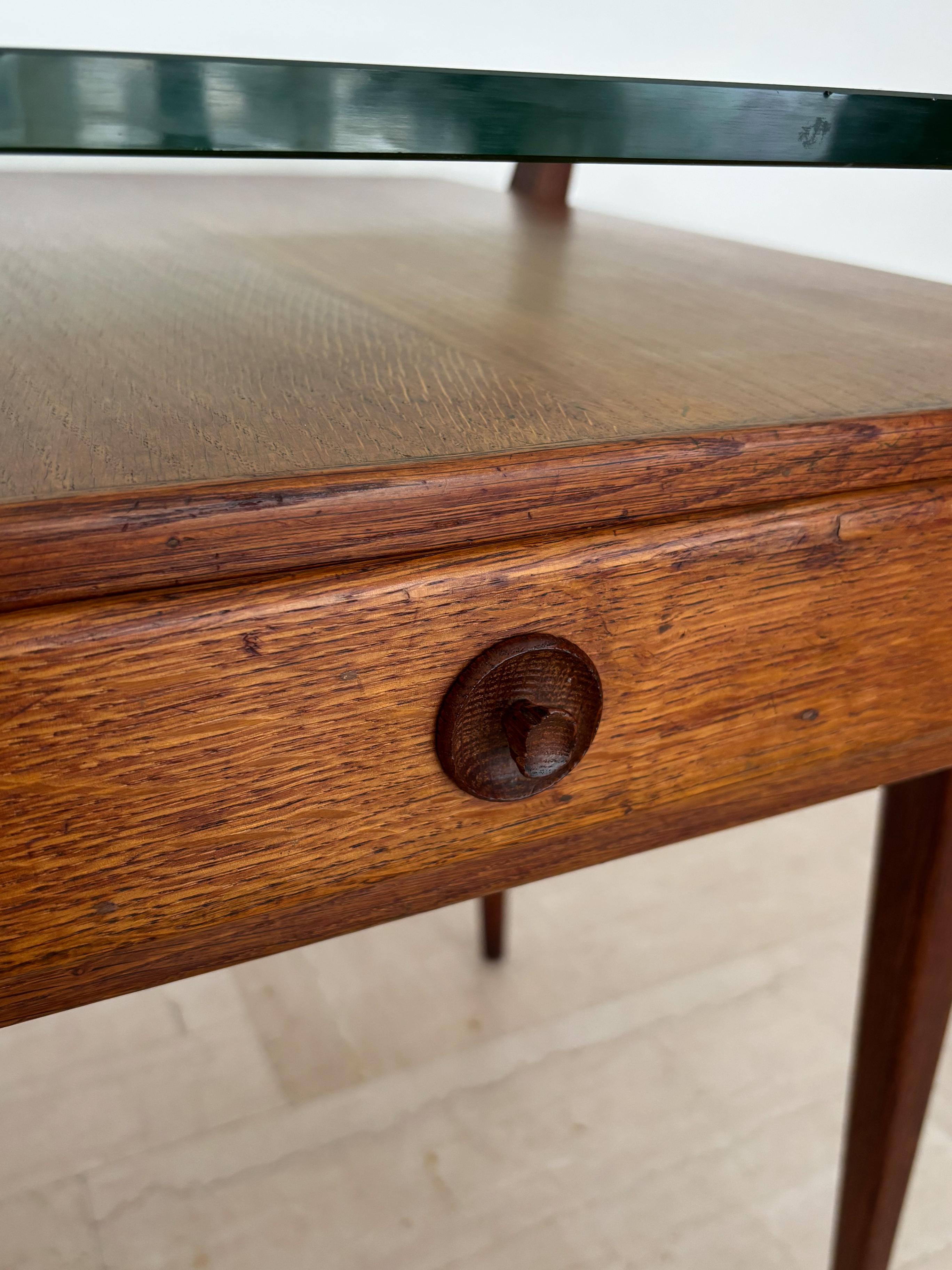 Mesa de despacho italiana de madera y cristal de mediados de siglo 1950 en venta 5
