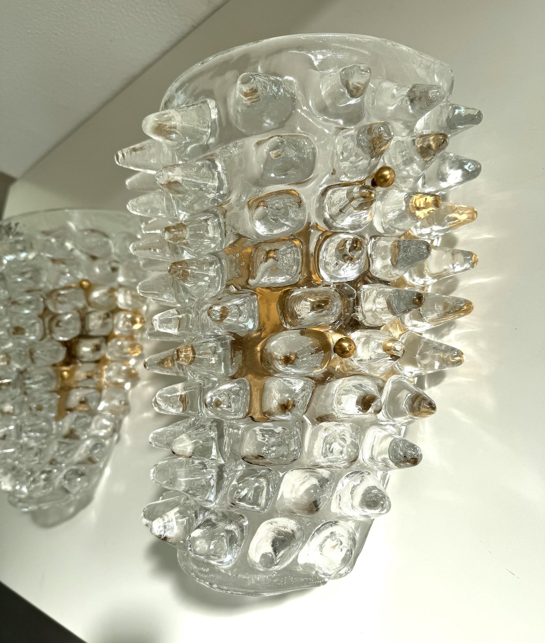 Paar 1990er Jahre Barovier Stil Rostrato Murano Glas Wandleuchten (Messing) im Angebot