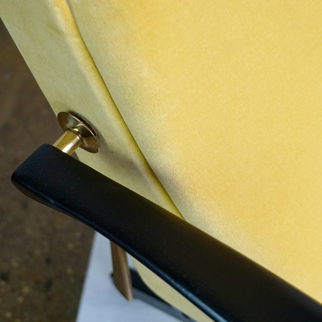 Italian Midcentury Yellow Velvet P40 Lounge Chair by Osvaldo Borsani for Tecno in vendita 3