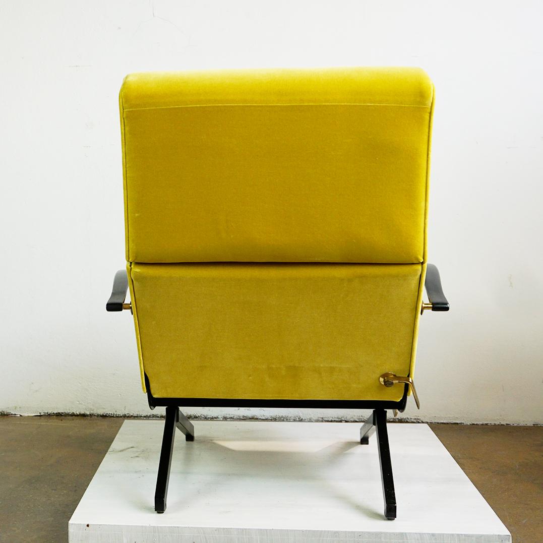 Italian Midcentury Yellow Velvet P40 Lounge Chair by Osvaldo Borsani for Tecno in vendita 7