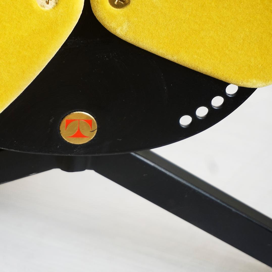 Italiano Italian Midcentury Yellow Velvet P40 Lounge Chair by Osvaldo Borsani for Tecno in vendita