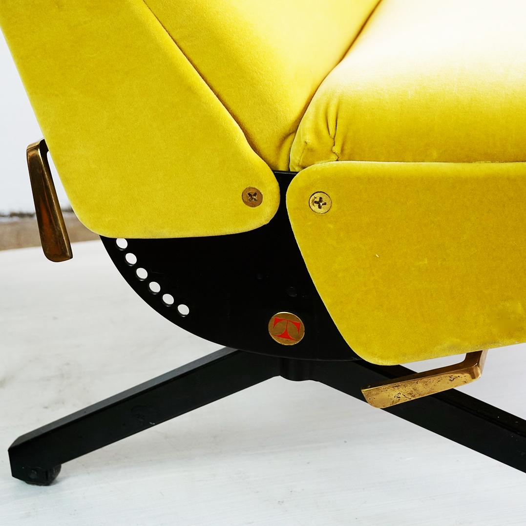 Italian Midcentury Yellow Velvet P40 Lounge Chair by Osvaldo Borsani for Tecno in vendita 1