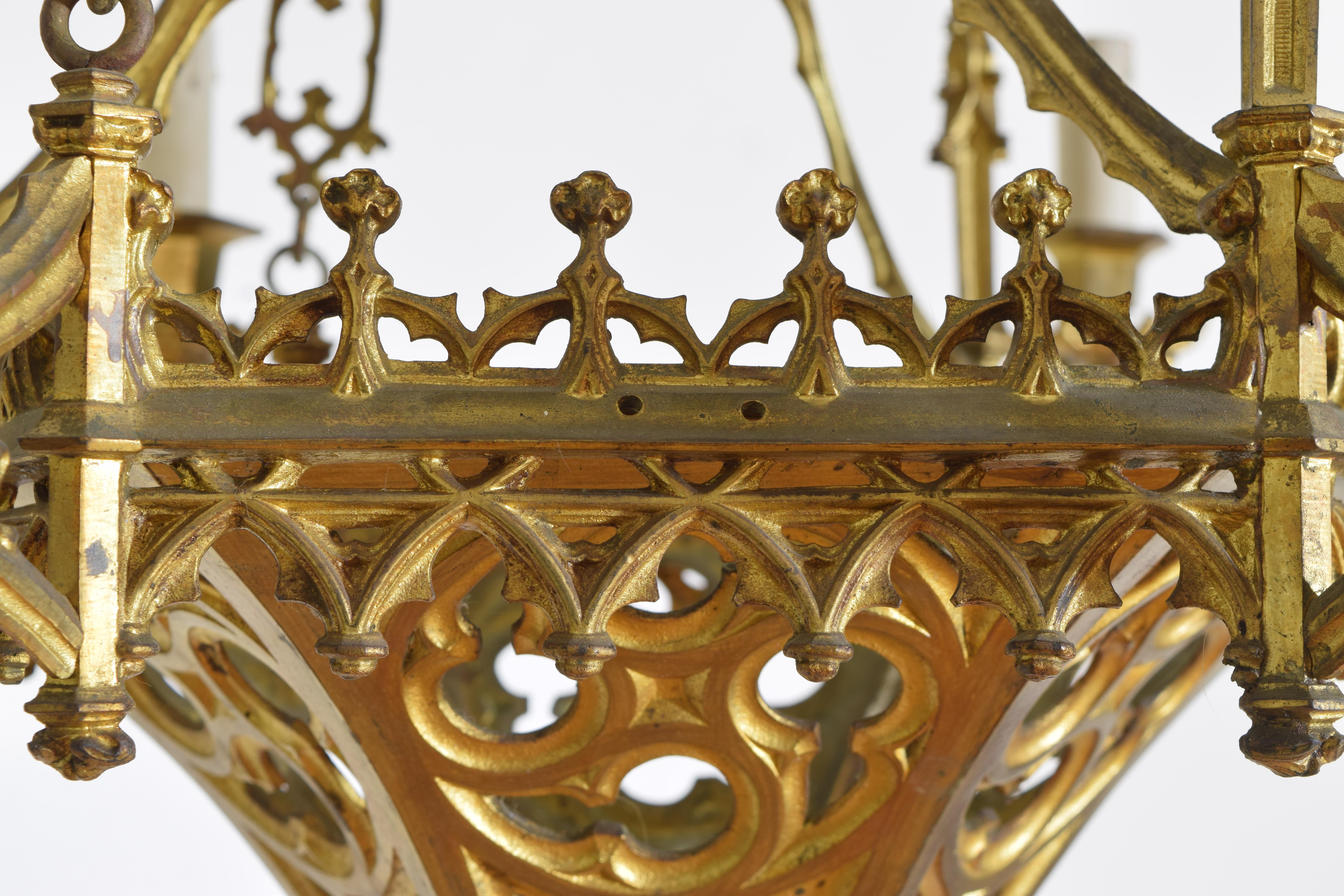 Italienischer, Mailänder, neogotischer 6-Licht-Kronleuchter aus vergoldetem Messing, spätes 19. Jahrhundert im Angebot 4