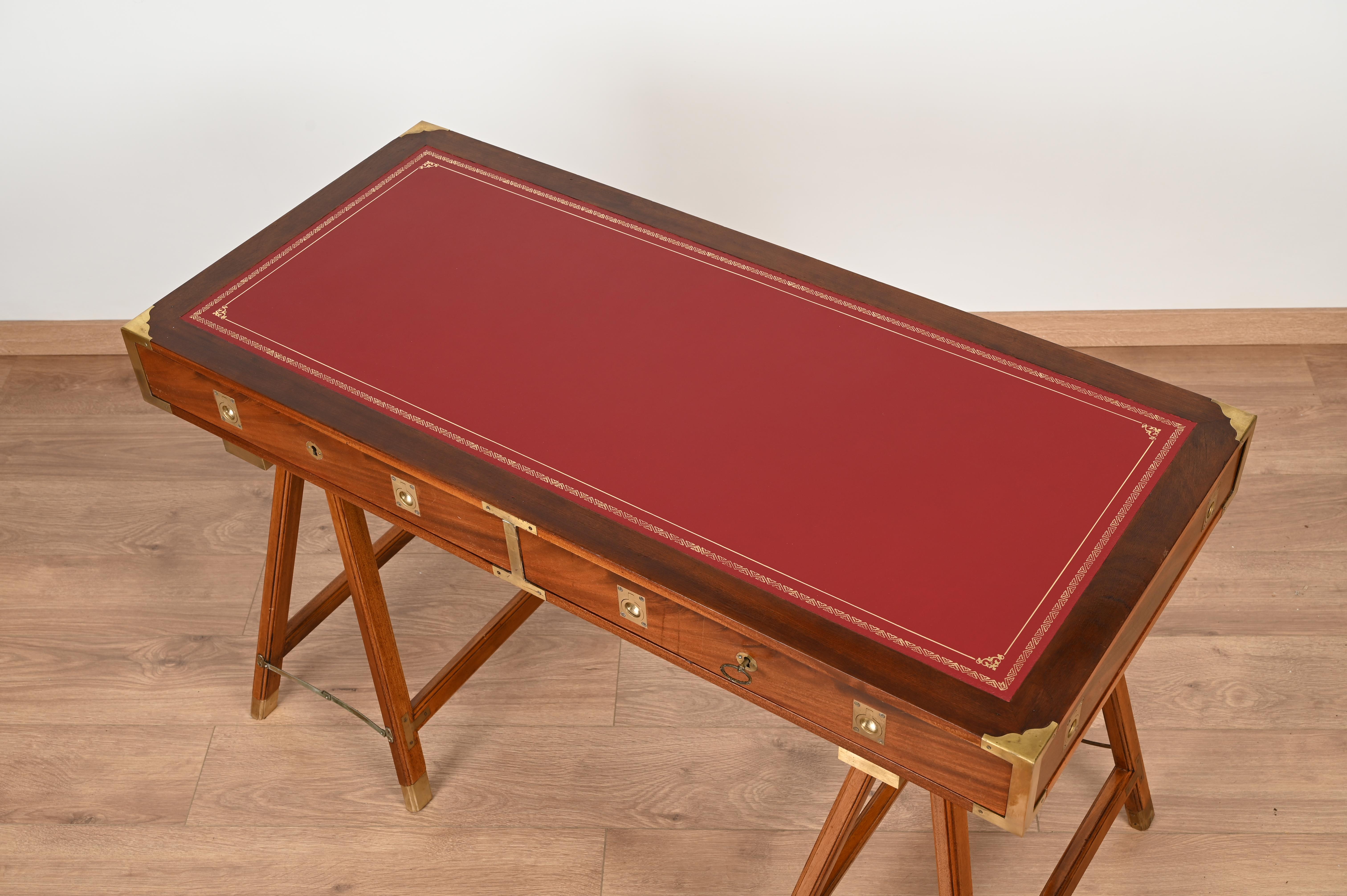 Italian Military Campaign Style Wood and Brass Desk with Red Leather Top, 1960s In Good Condition For Sale In Roma, IT