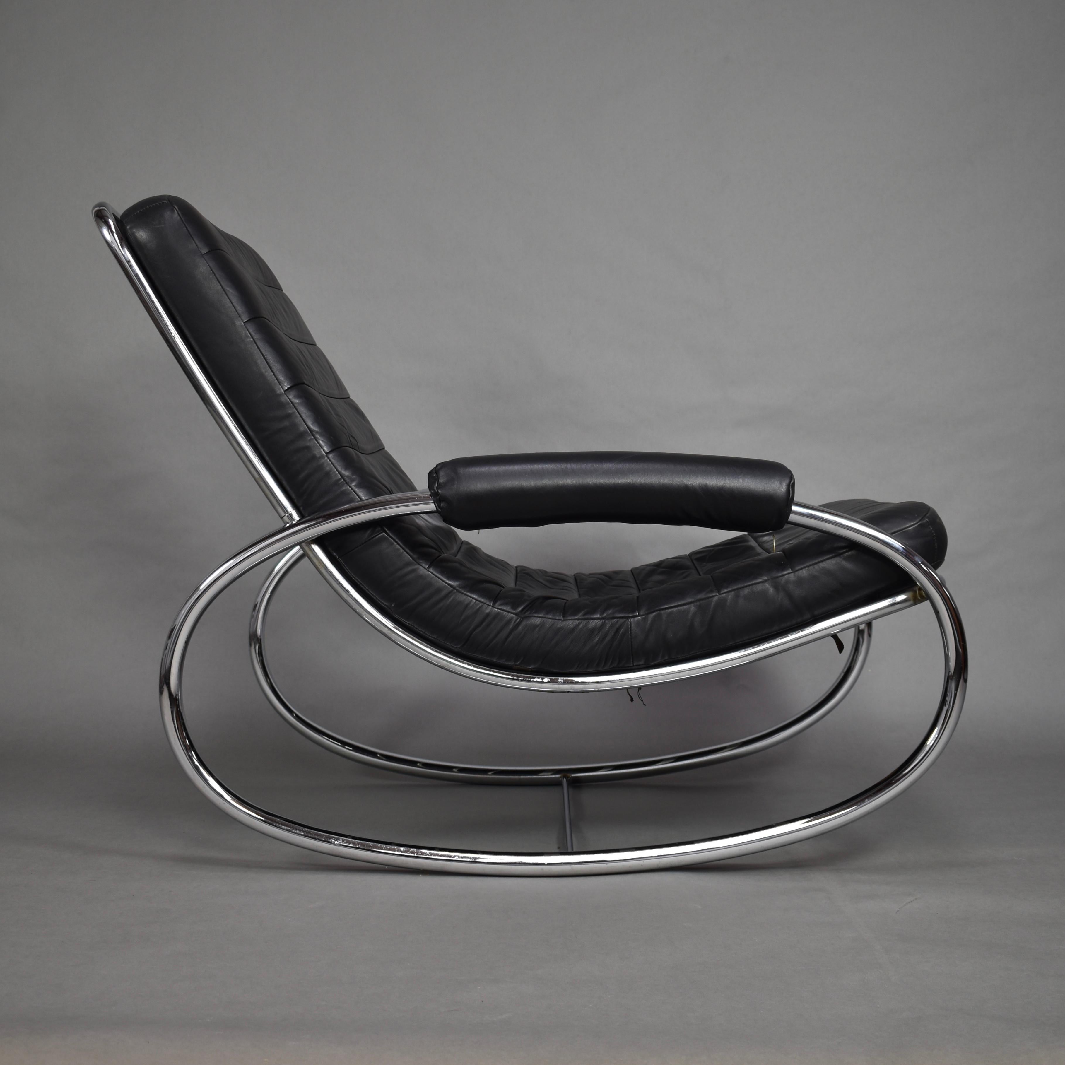 Mid-Century Modern Italian Milo Baughman Style Rocking Chair in Chrome and Leather, circa 1970