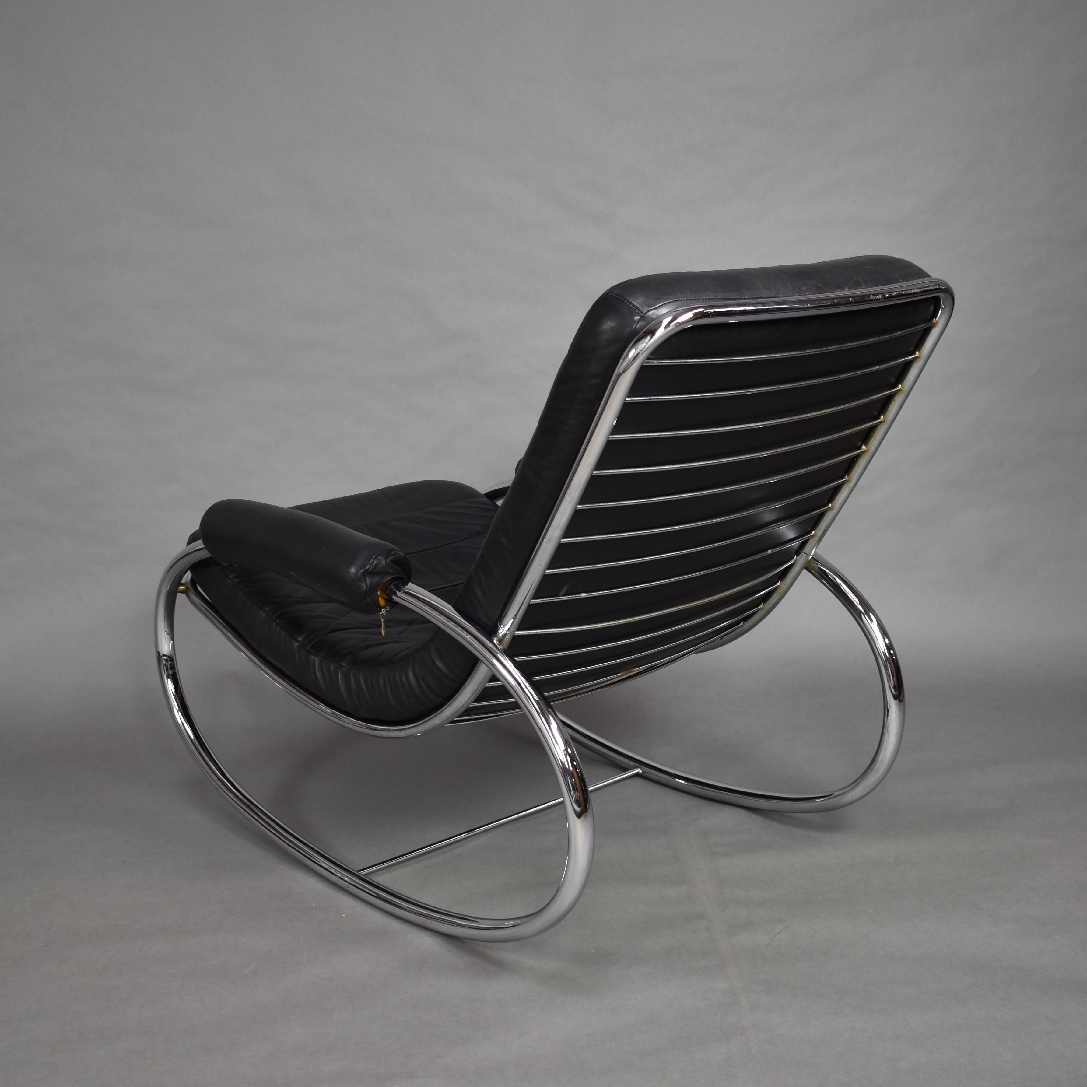 Italian Milo Baughman Style Rocking Chair in Chrome and Leather, circa 1970 4