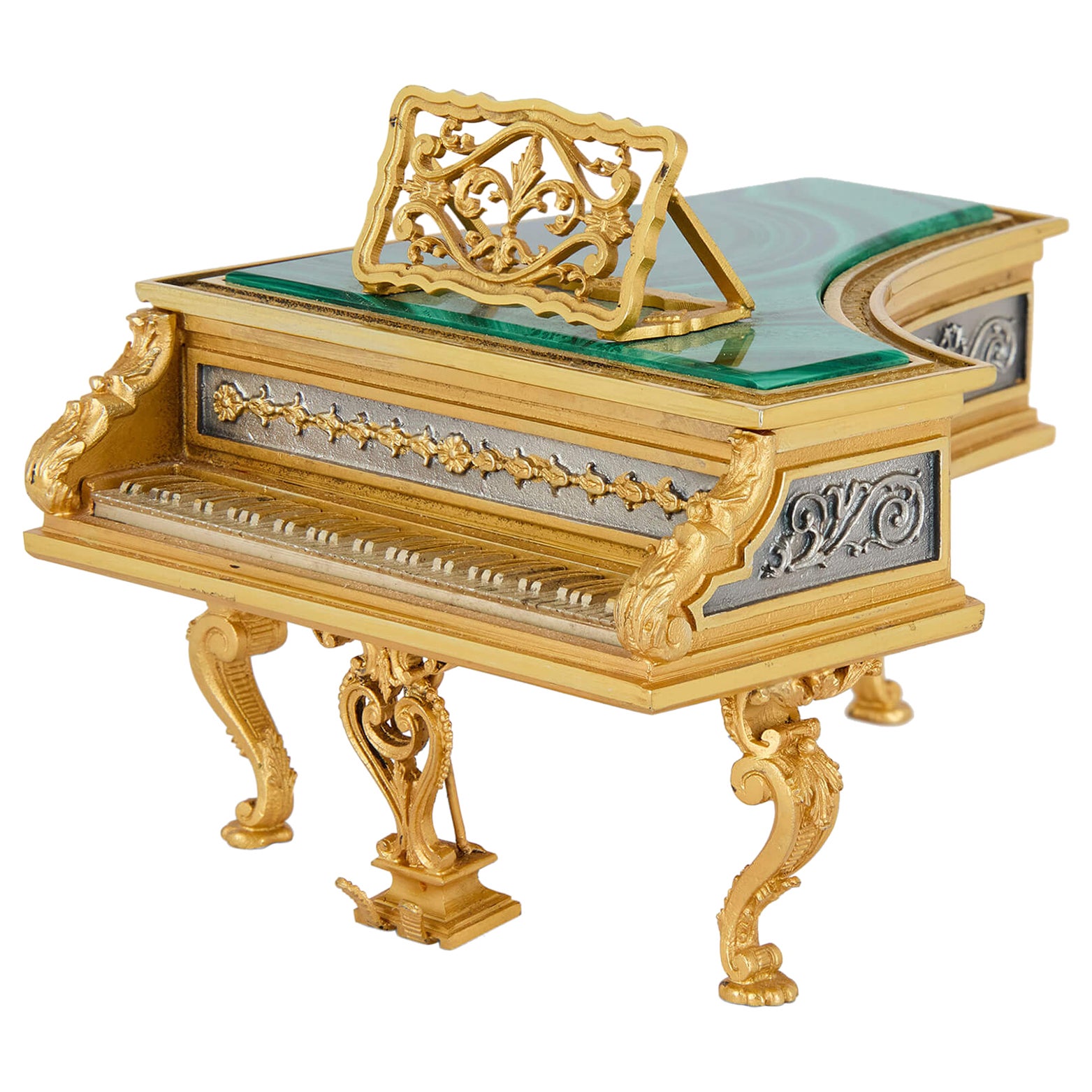 Scatola di scultura italiana in miniatura Pianoforte Silver Green Malachite Vermeil in vendita