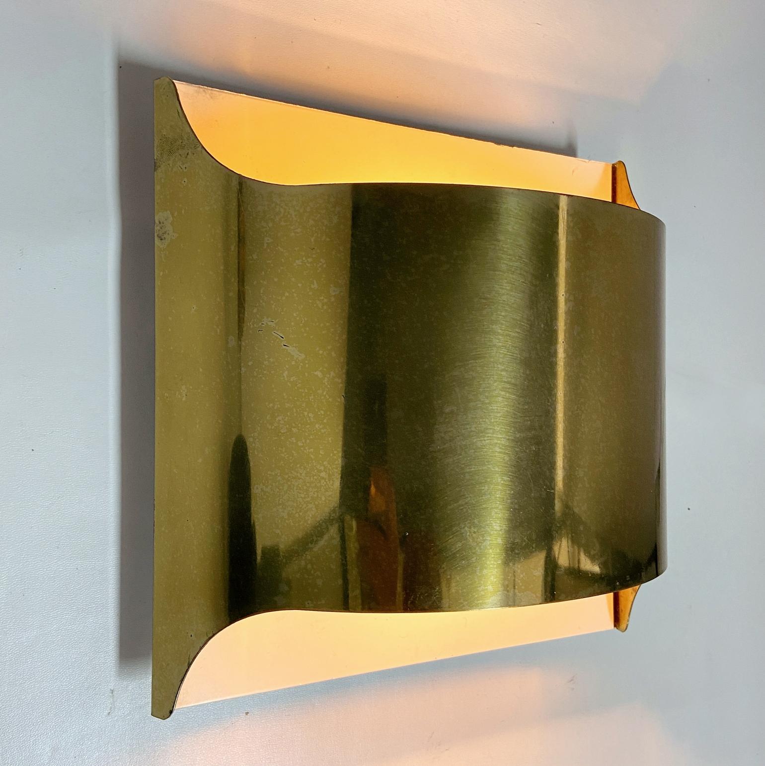 Italian Minimalist Geometric Brass 1960's Wall Sconces In Excellent Condition In London, GB