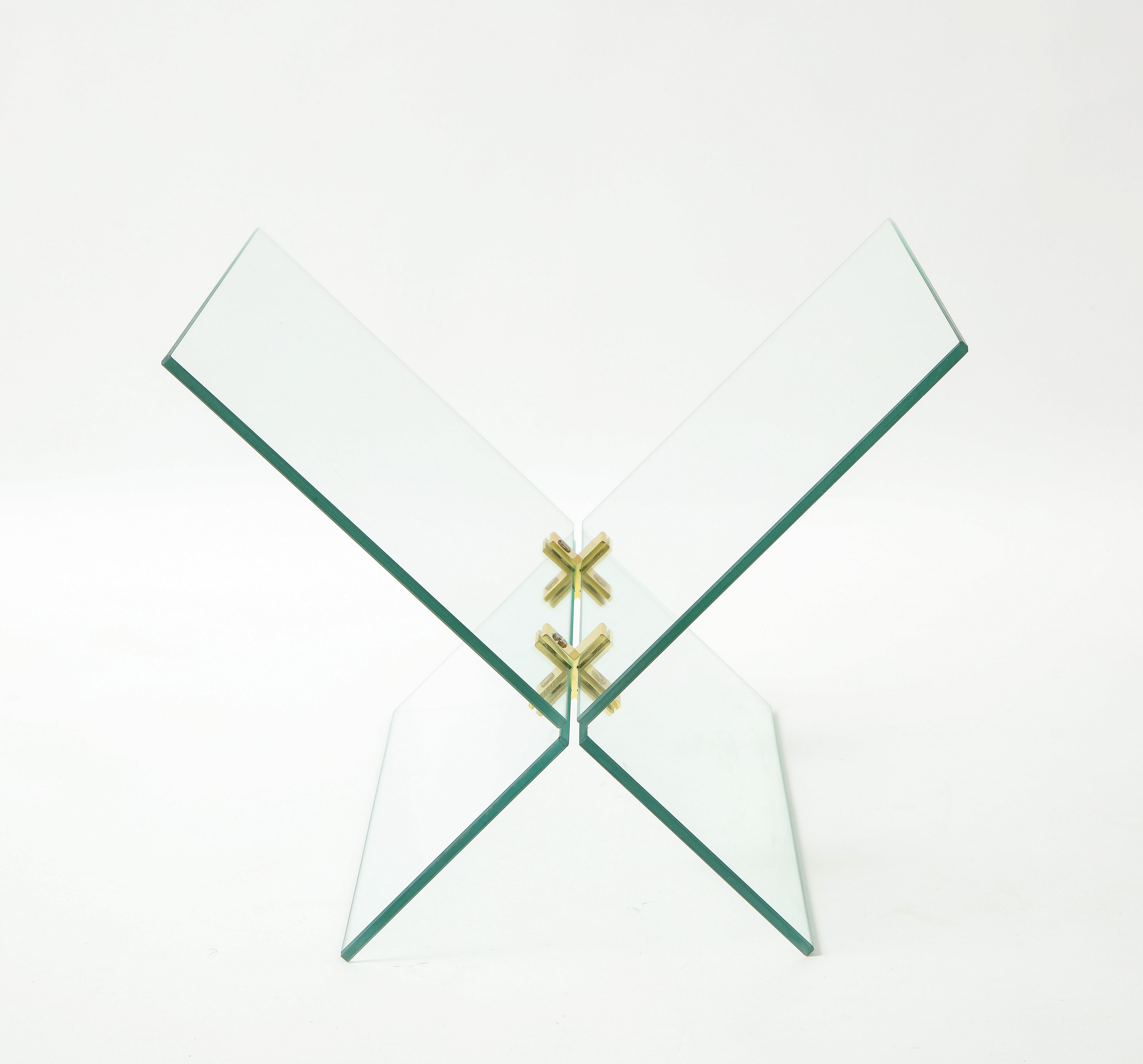 Italian Minimalist Glass & Brass Magazine Holder, Italy, c. 1970 For Sale 1