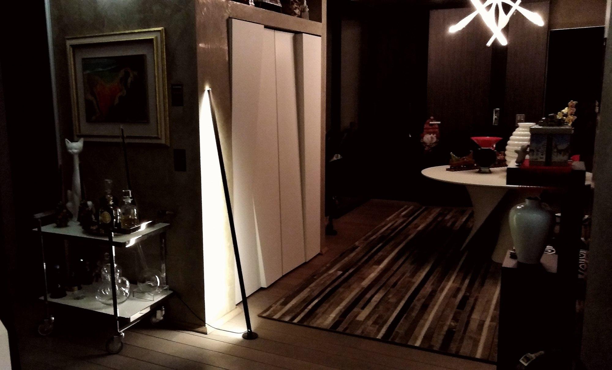 Gica Contra Stehleuchte Schlankes Aluminium Design Warm 2700K LED Beleuchtung Dimmbar im Angebot 7