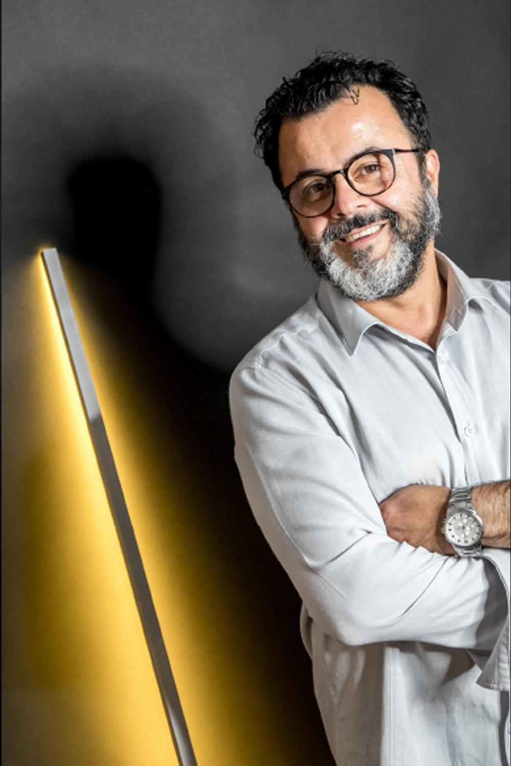 Gica Contra Skulpturale Stehleuchte Minimalistisches Aluminium Design Warmes LED Licht im Angebot 10