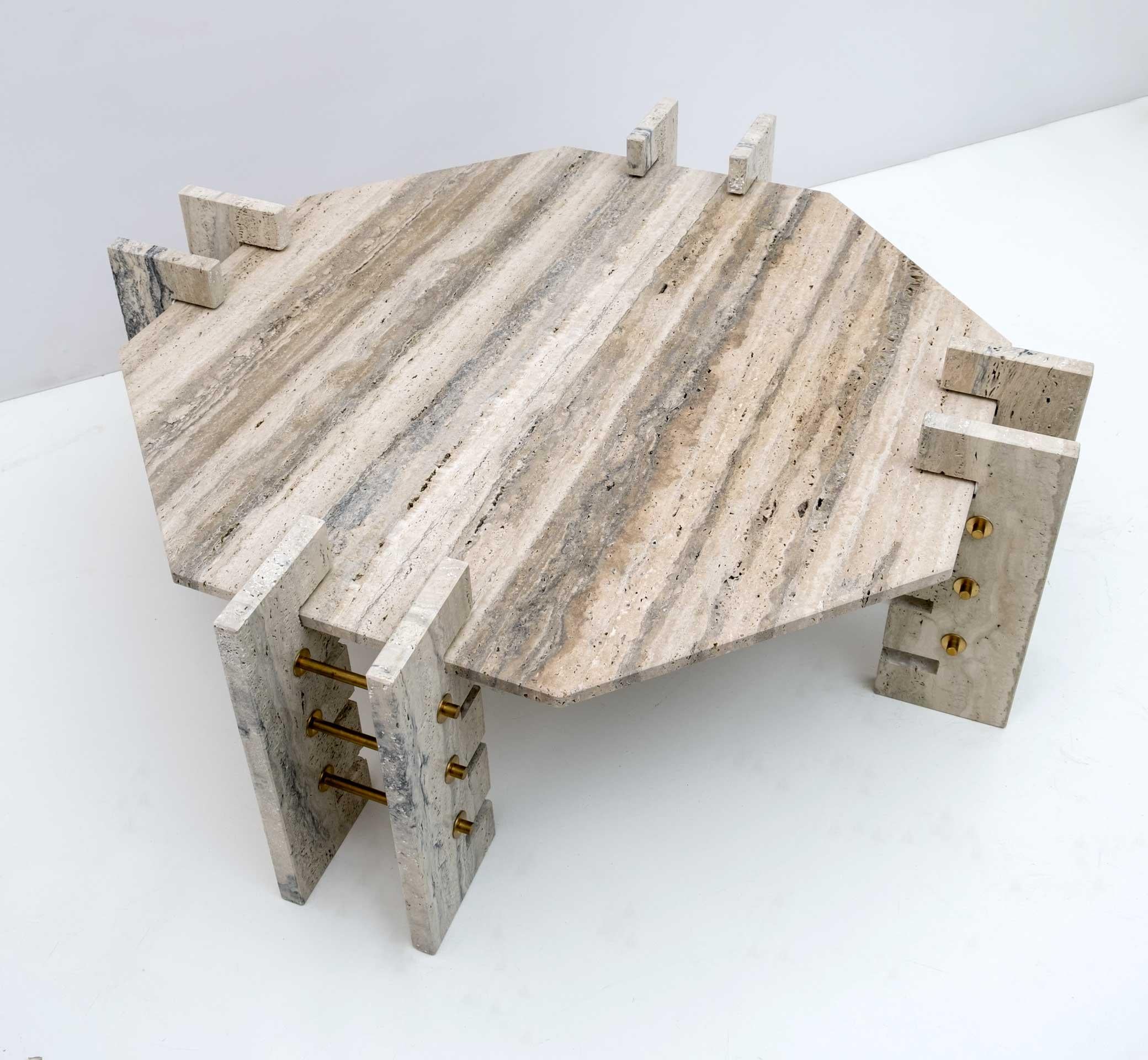 Italian Minimalist Octagonal Travertine Coffee Table, 1970s In Good Condition For Sale In Puglia, Puglia