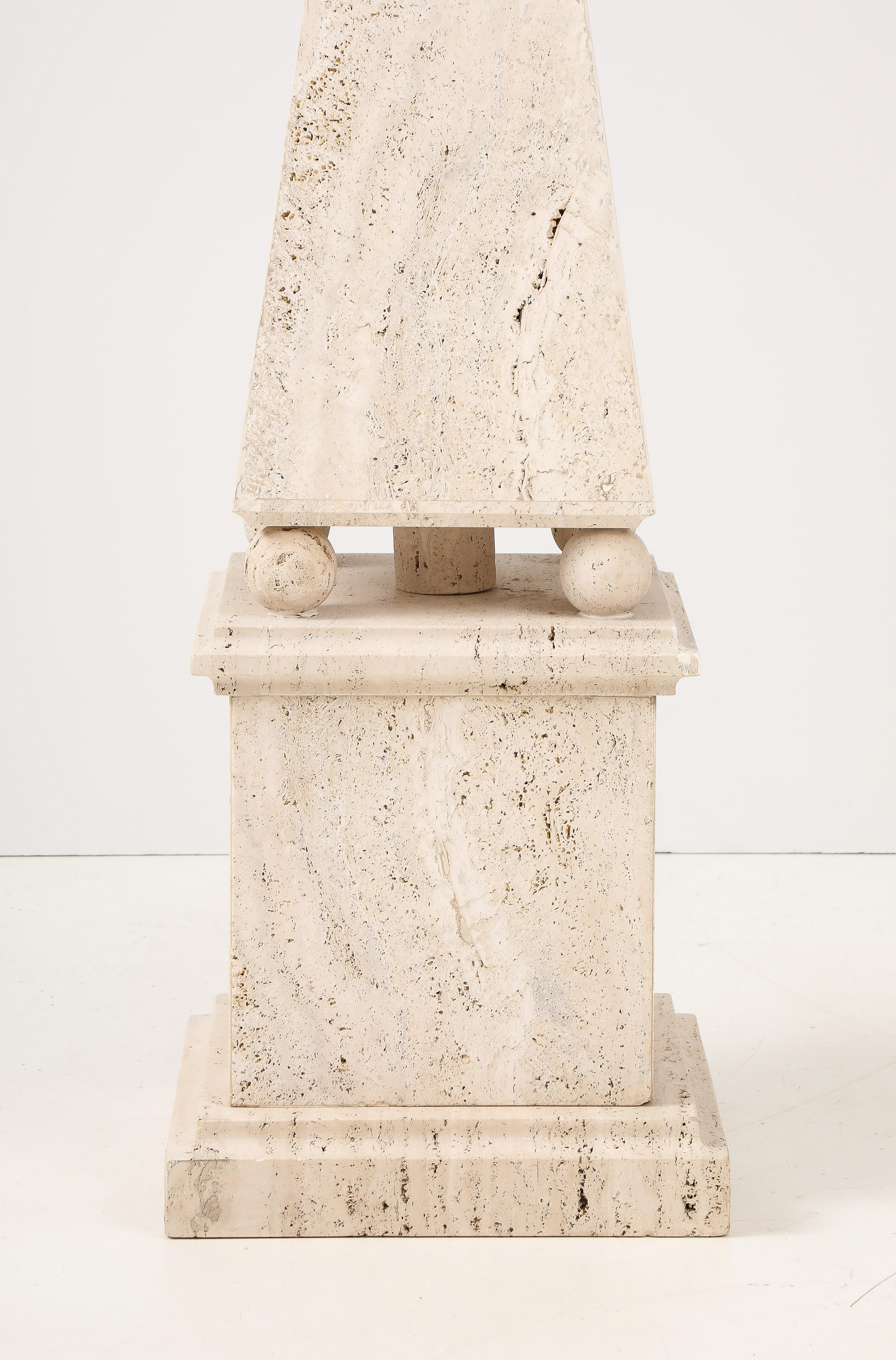 Obelisco romano minimalista de travertino, Italia, 1970 en venta 7