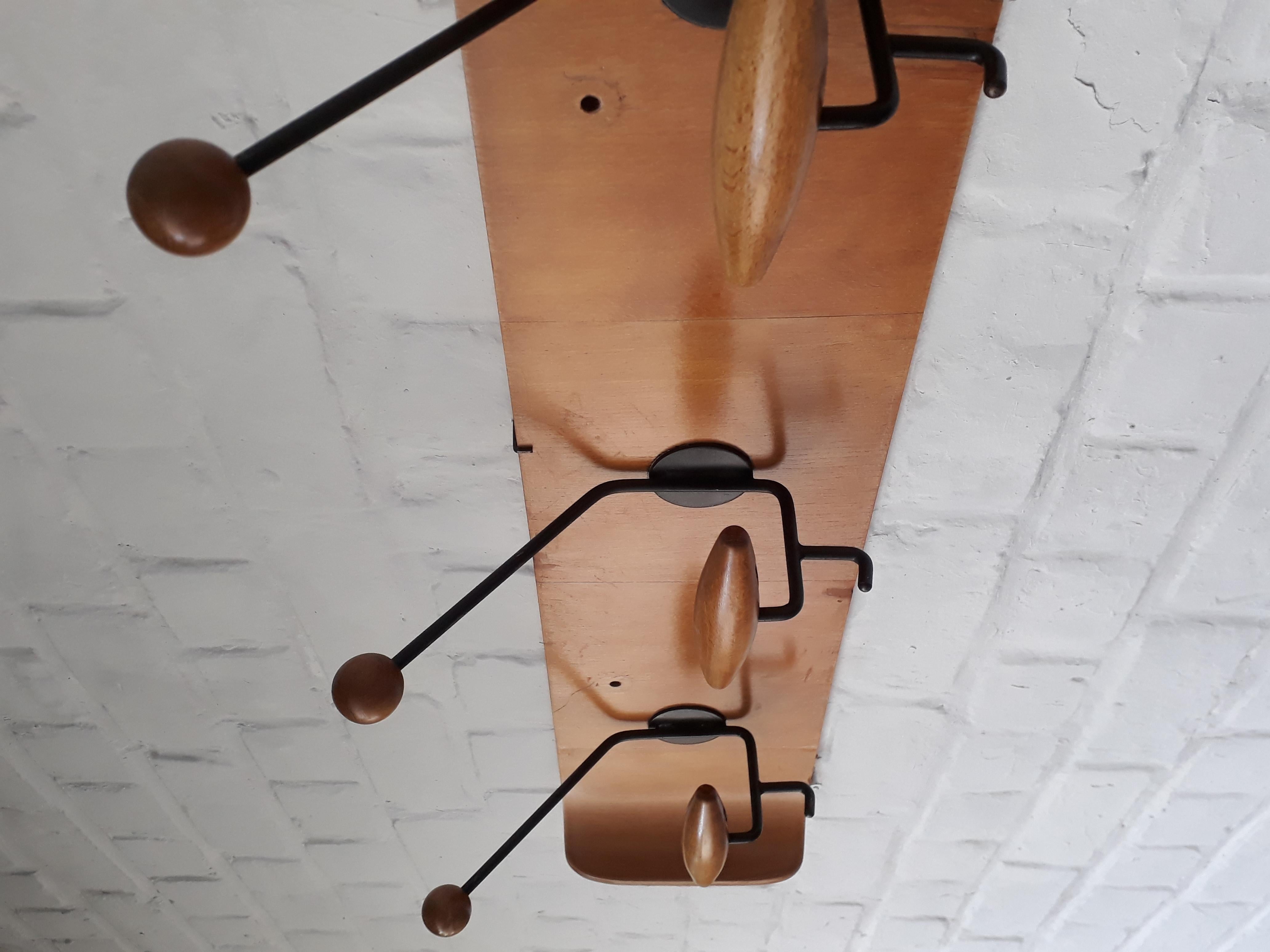Italian Minimalist Wood and Metal Design Coatrack, 1950s In Good Condition For Sale In Brussels, Ixelles