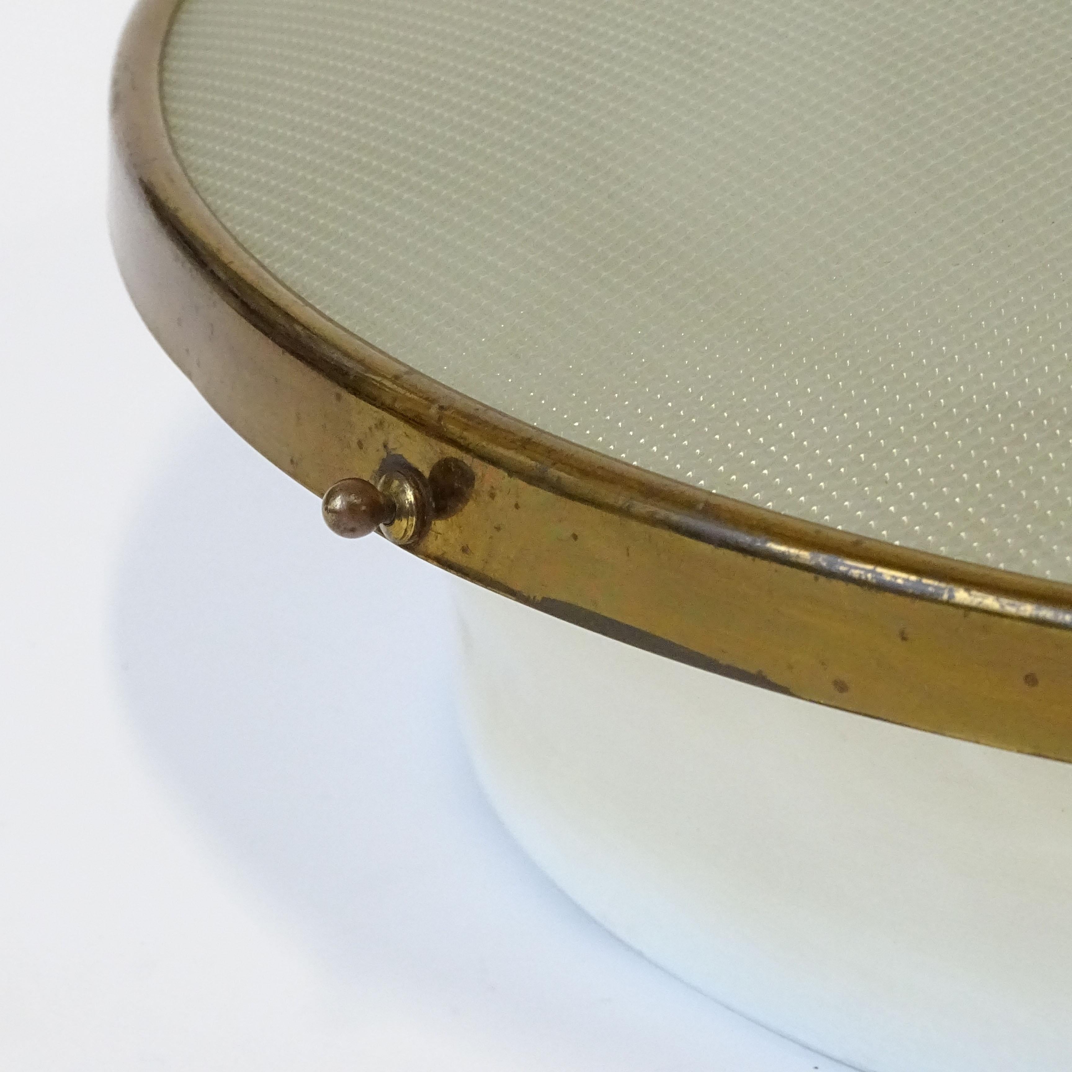 Lámpara italiana minimalista de pared o techo de los años 40 en latón y cristal Italiano en venta