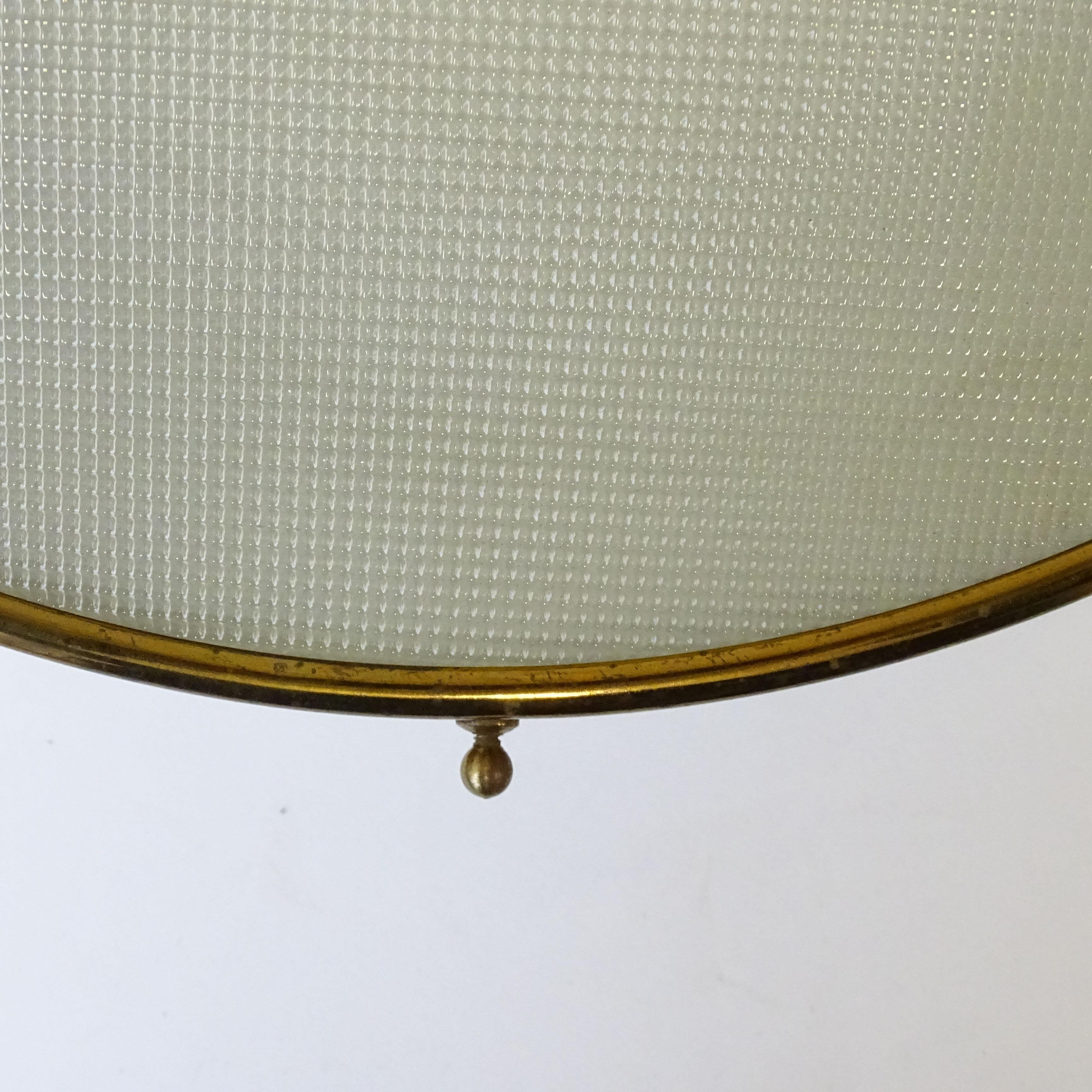 Lámpara italiana minimalista de pared o techo de los años 40 en latón y cristal mediados del siglo XX en venta