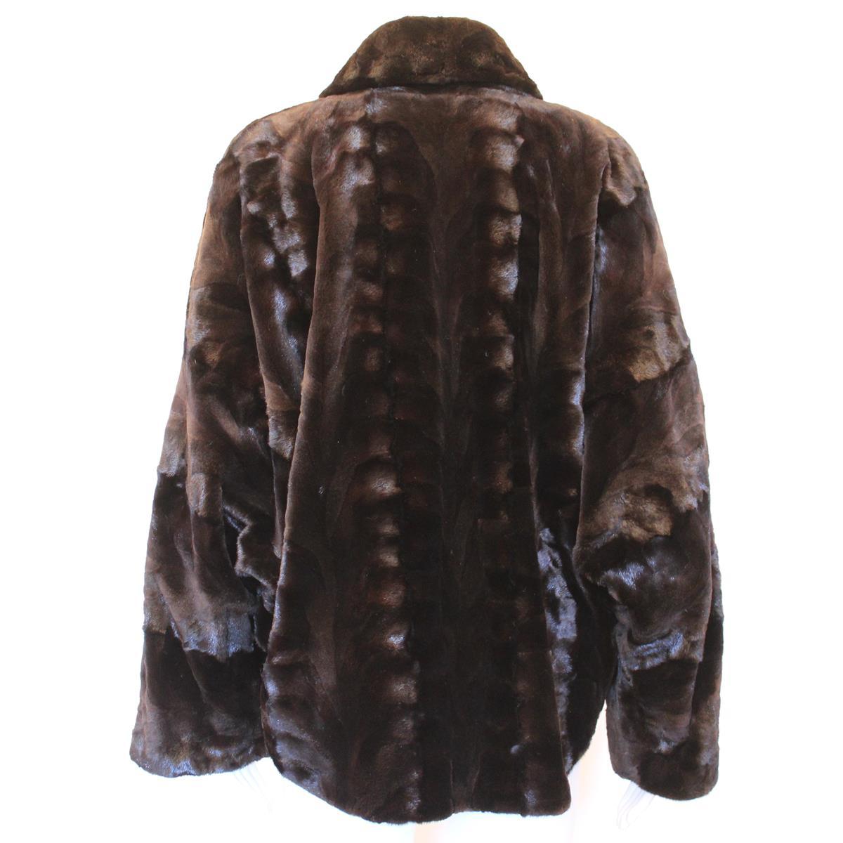 Beautiful and very chic mink jacket with kimono sleeve
Real mink
Black color
Brown shaded
Two pockets
Two jewel buttons
Shoulder cm 52 (20.4 inches)
Length from shoulder cm 62 (24.4  inches)
Worldwide express shipping included in the price !
