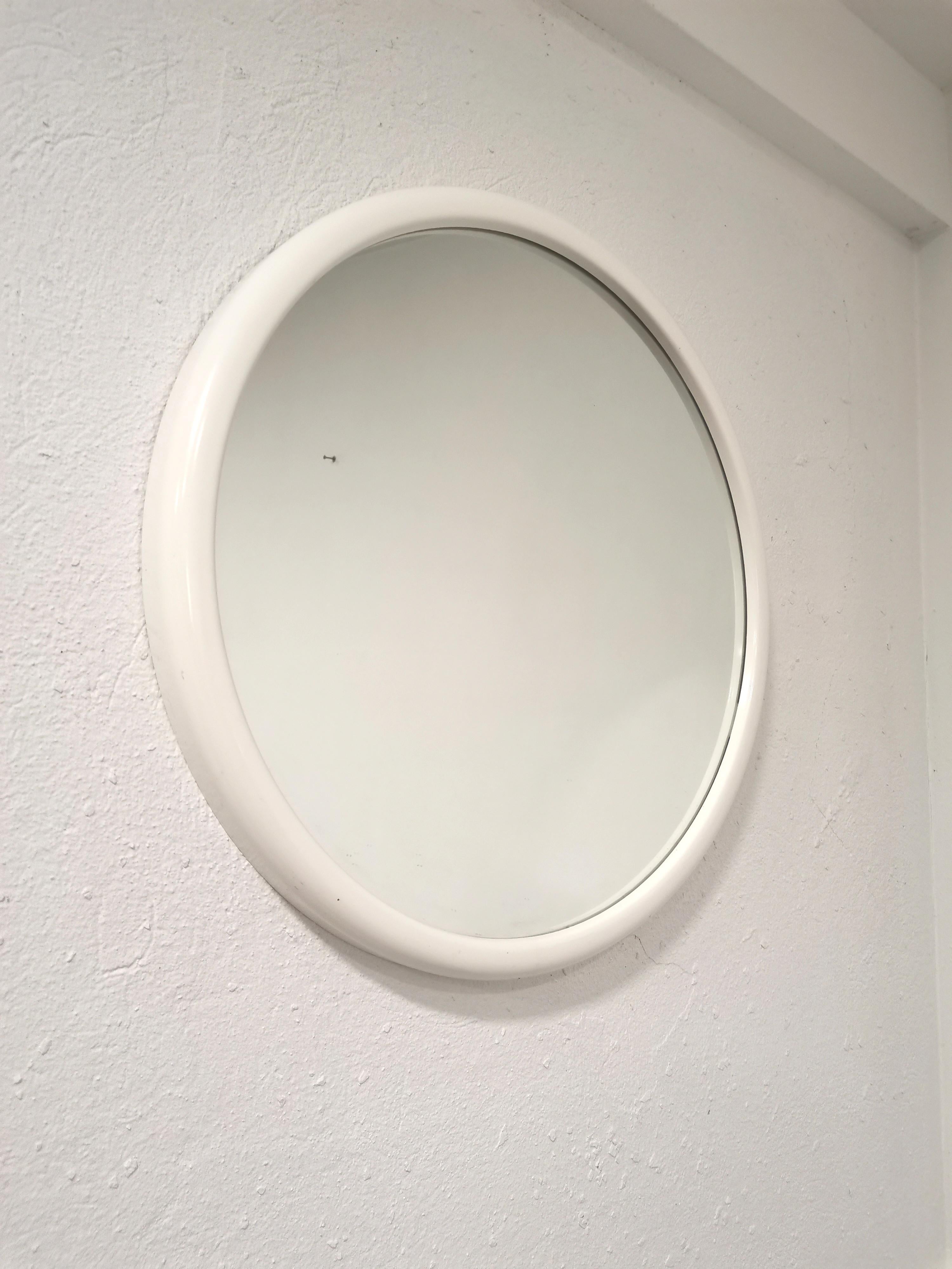Vintage Italian Mirror. Made in 1970s. Simplicity of form and eternal design. This mirror will upgrade any room with its minimalistic aesthetic in white. 
material: plastic, mirror
Condition:very good vintage condition with some traces of use and