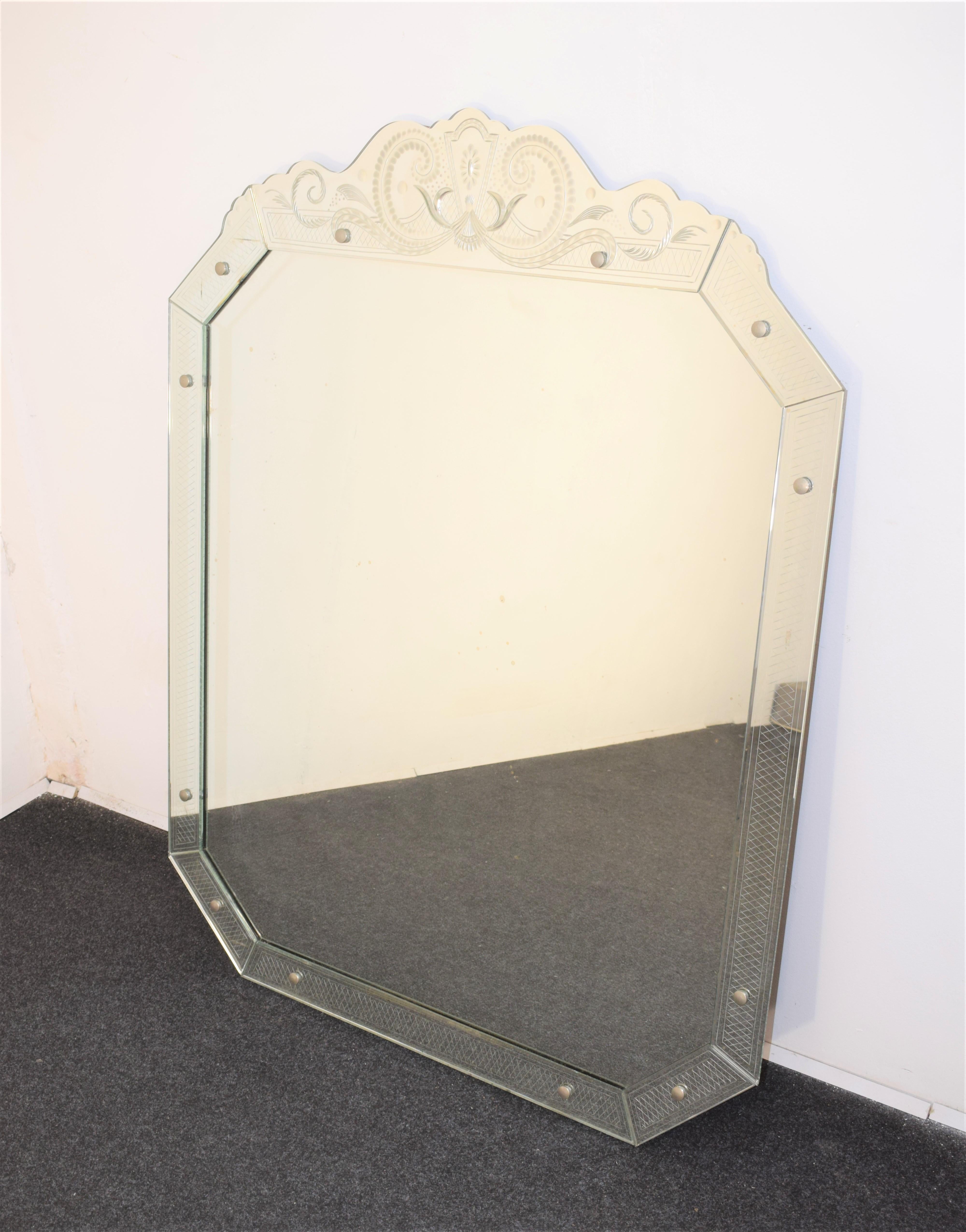 Italienischer Spiegel von Pietro Chiesa, 1950er Jahre.

Abmessungen: H= 126 cm; B= 99 cm; D=4 cm.