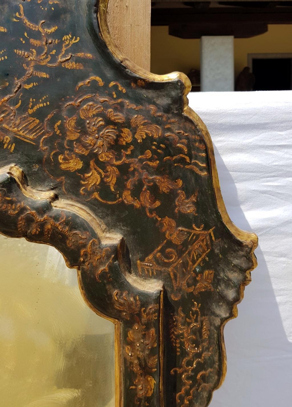 Italian Mirror Carved Gilt Lacquered Wood, Italy, 18th Century Venice Baroque For Sale 5