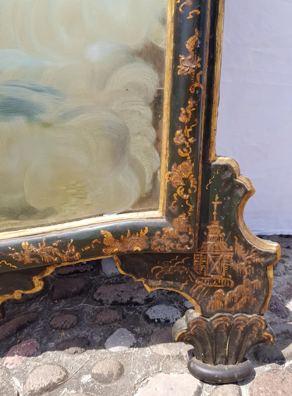 Italian Mirror Carved Gilt Lacquered Wood, Italy, 18th Century Venice Baroque For Sale 4
