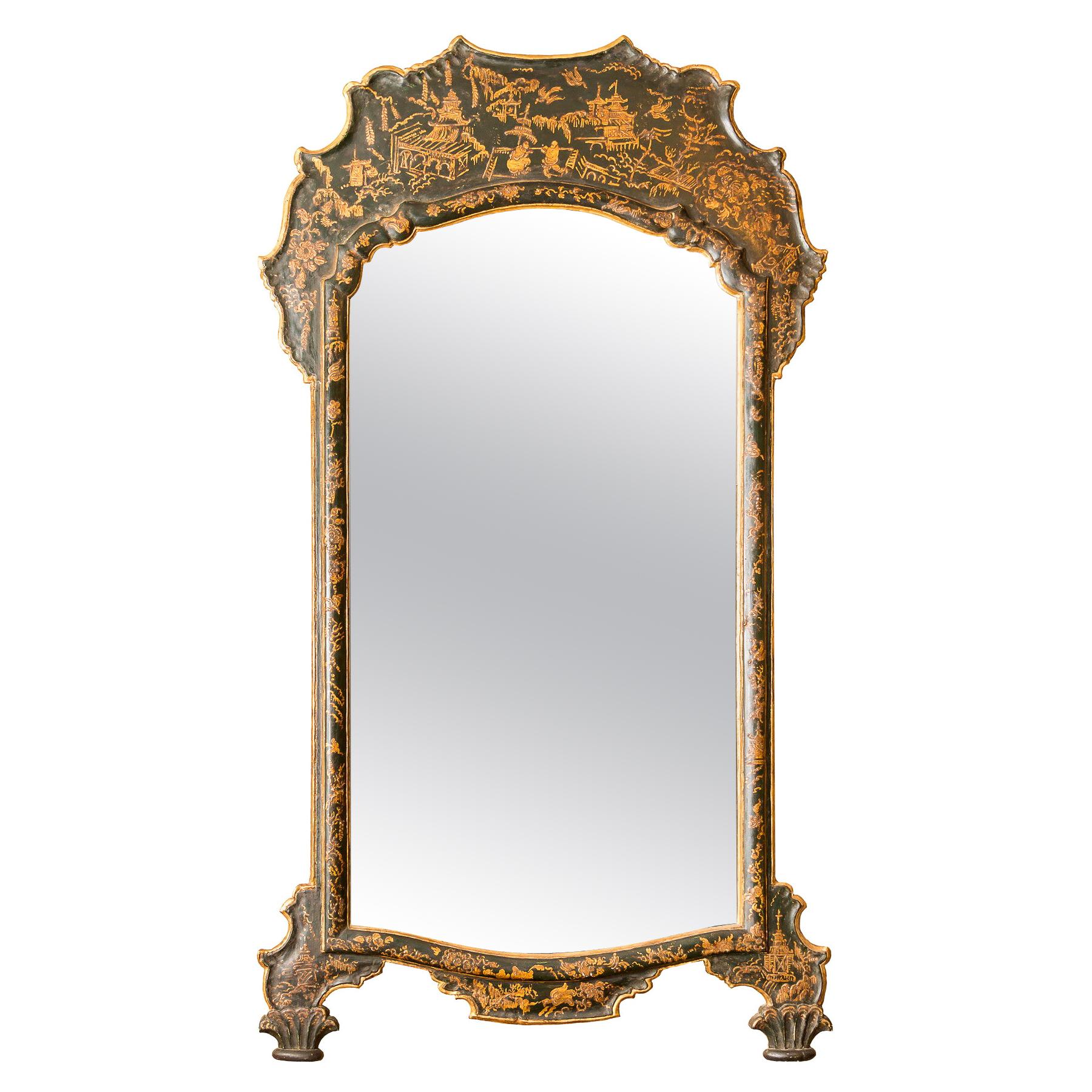 Italian Mirror Carved Gilt Lacquered Wood, Italy, 18th Century Venice Baroque For Sale