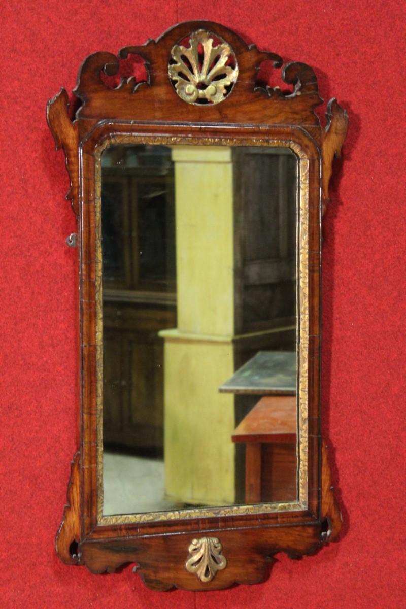 Italian Mirror Carved in Walnut of the 20th Century For Sale 4