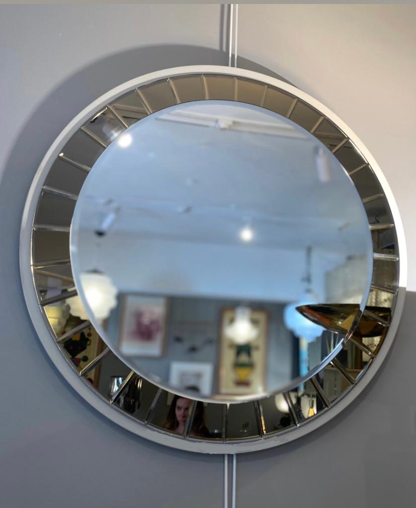 Miroir italien des années 70
Diamètre 71 cm x h 4 cm
Verre
Réf : 4433/5
Prix : €1200