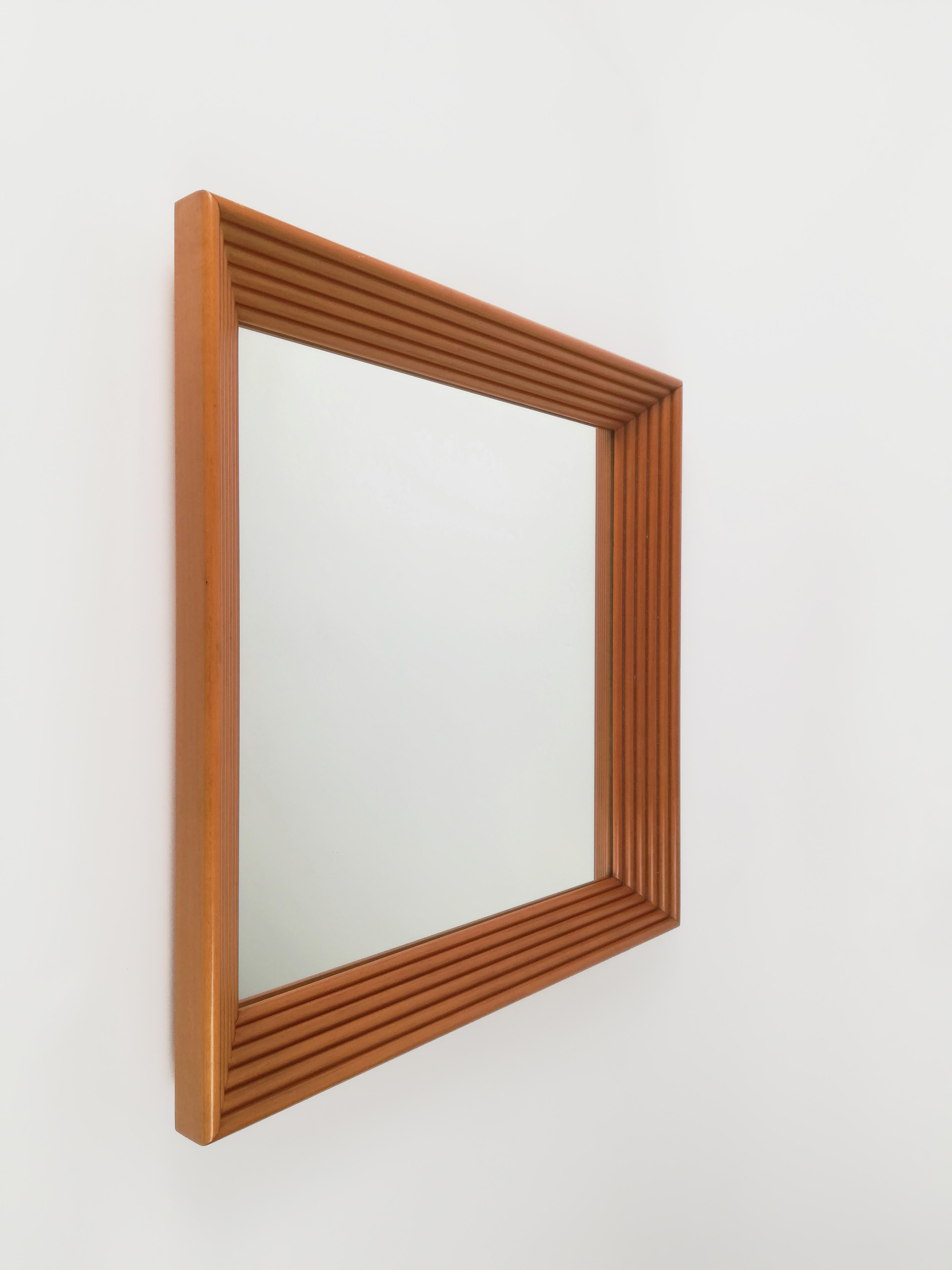 Italian Mirror from the 70s in Fluted Solid Walnut For Sale 11