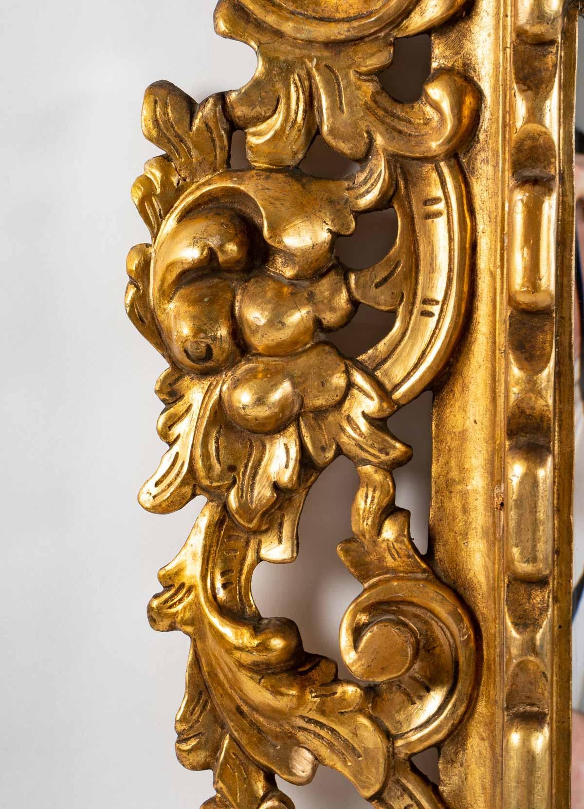 European Italian Mirror in Gilded Carved Wood For Sale