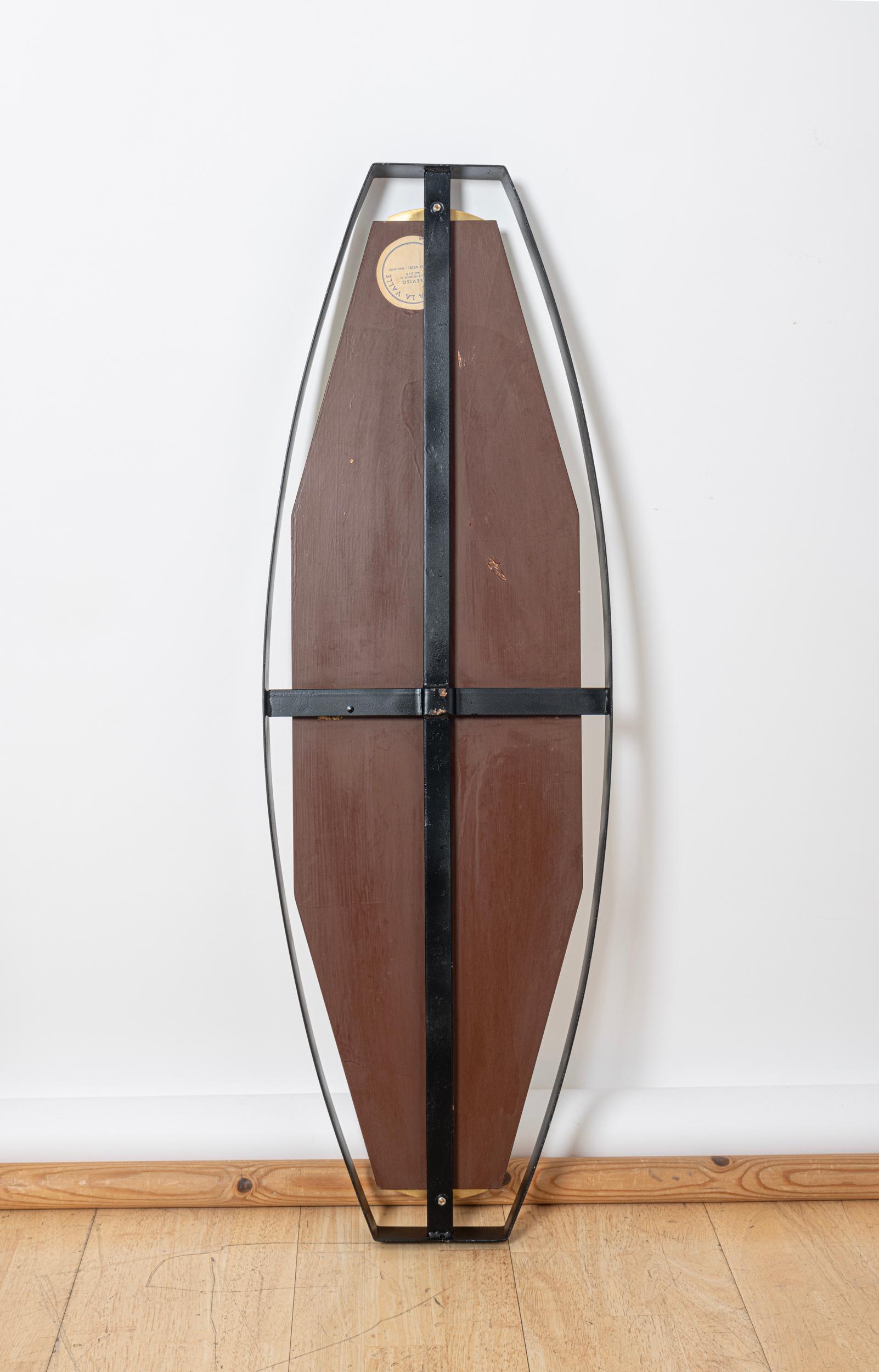 Ottone Specchio italiano con cornice nera ed elementi in ottone c1950 in vendita